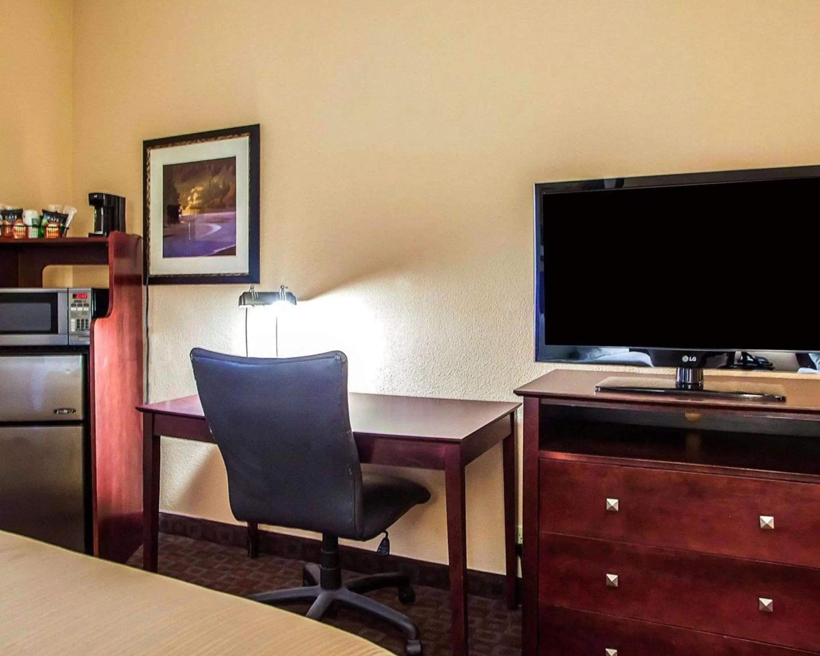 Queen Room with Two Queen Beds and Accessible Tub - Accessible/Non-Smoking in Quality Inn & Suites Peoria North Queen Room with Two Queen Beds and Accessible Tub - Accessible/Non-Smoking in Quality Inn & Suites Peoria North
