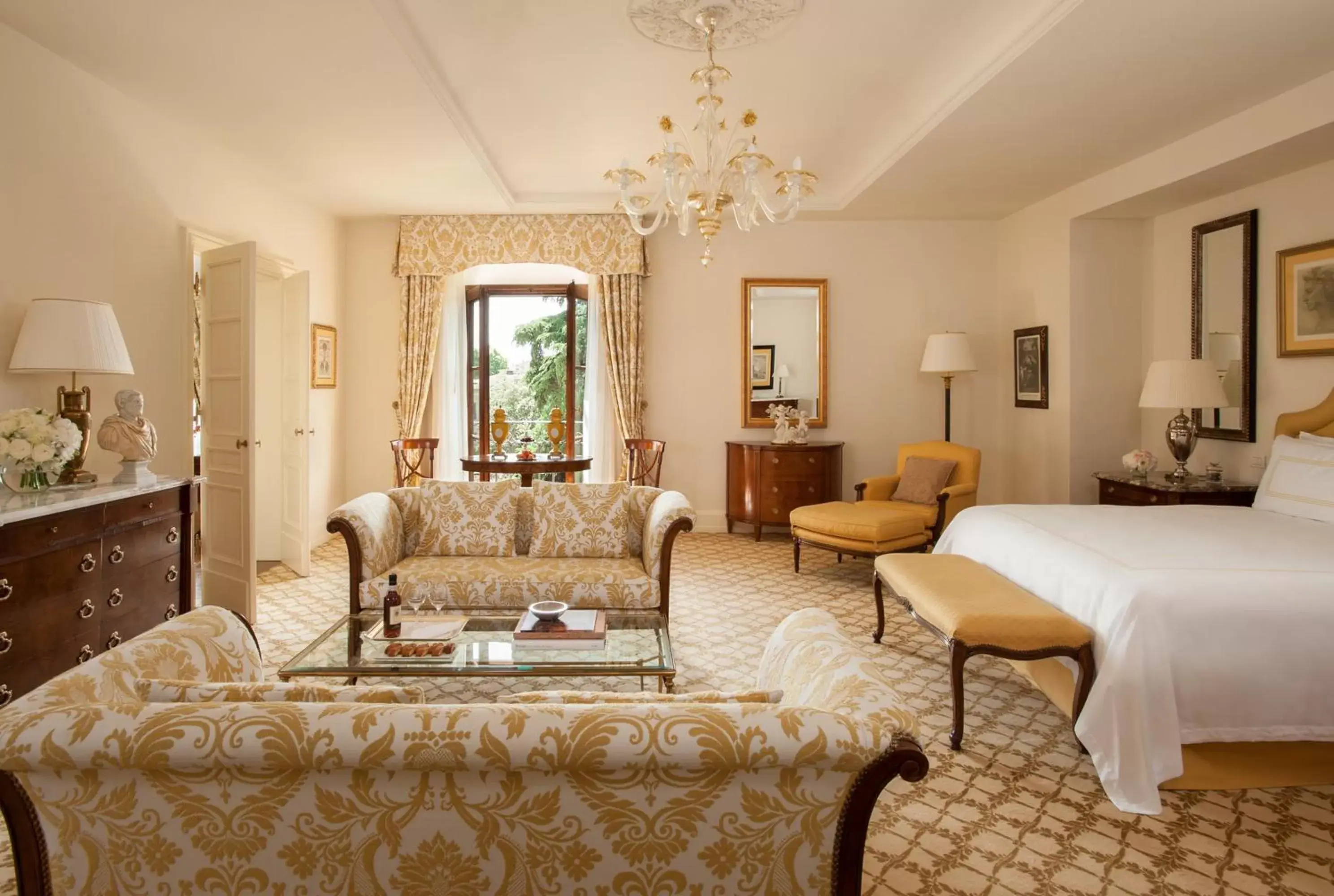 Photo of the whole room in Four Seasons Hotel Firenze