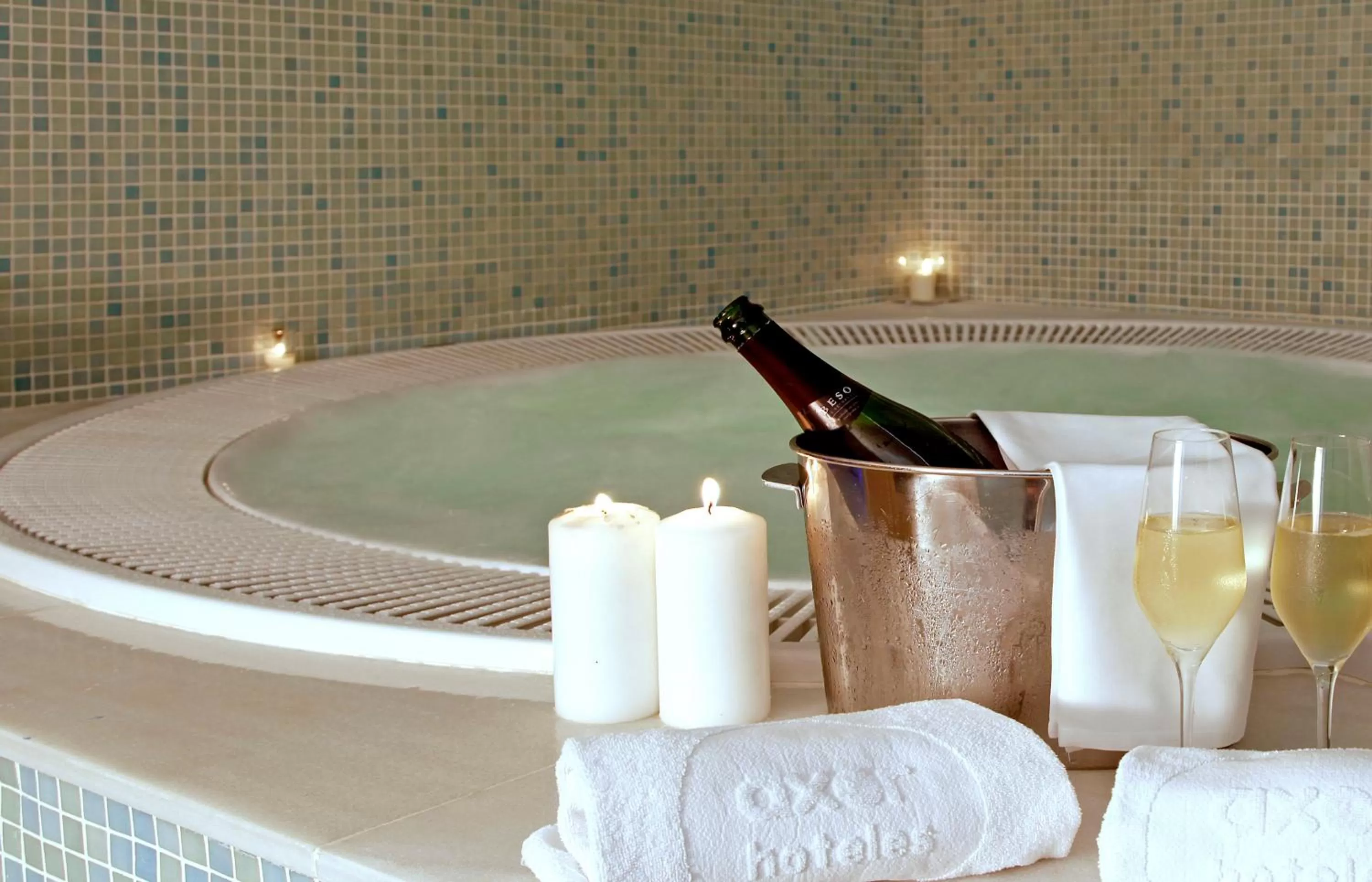 Hot Spring Bath in Axor Feria