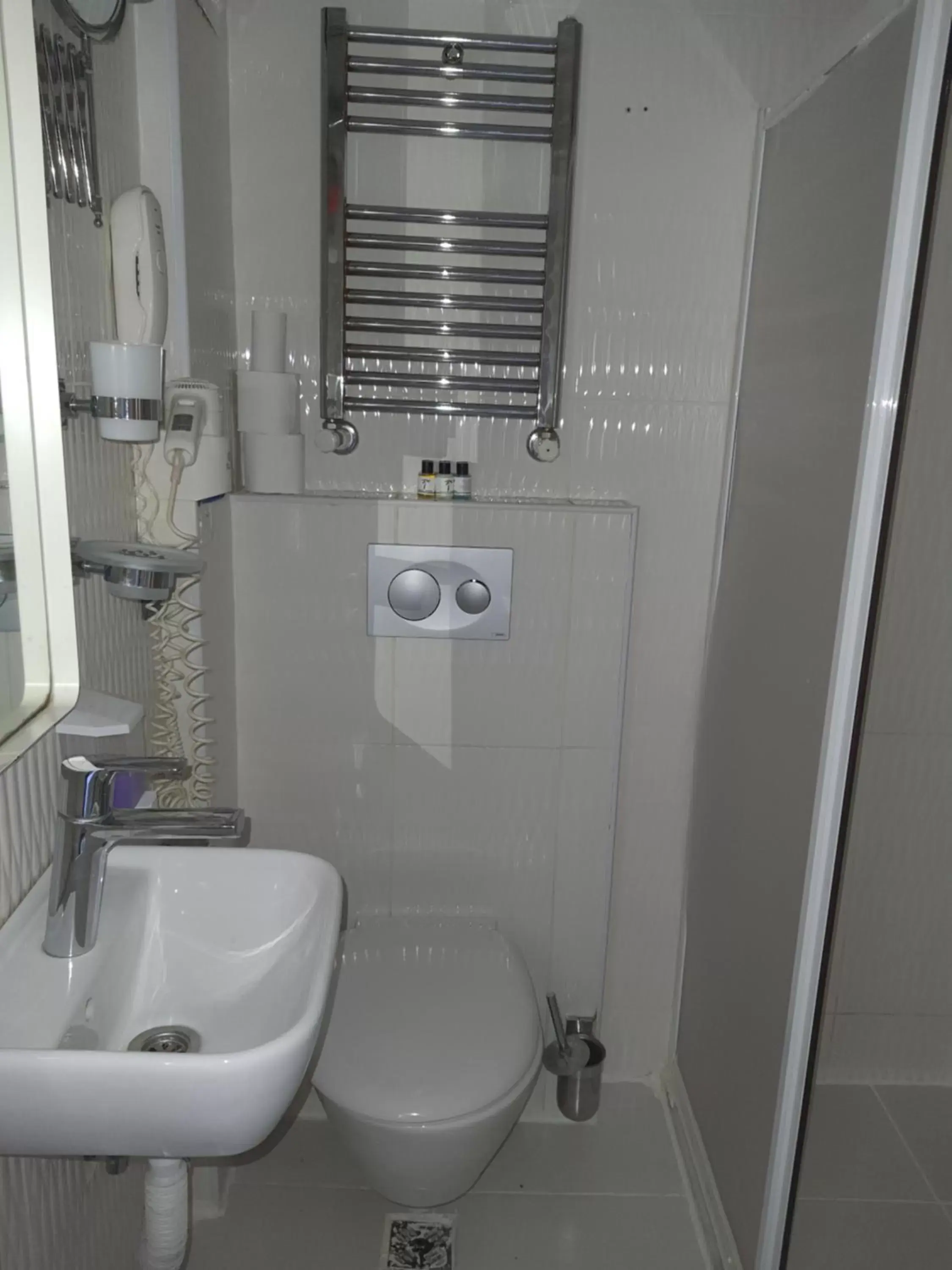 Bathroom in Just Inn Hotel