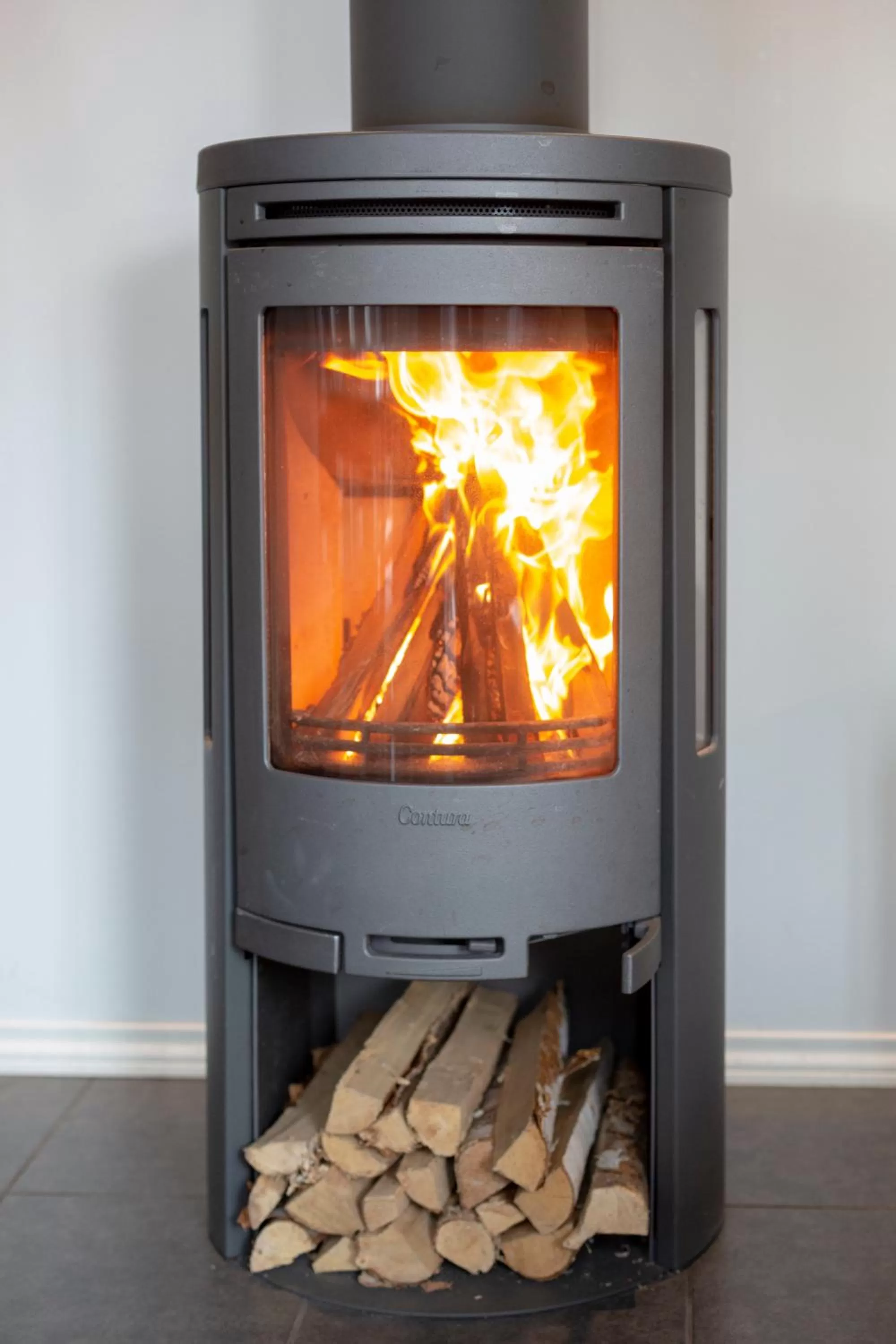 Communal lounge/ TV room in Varjola Holiday Center