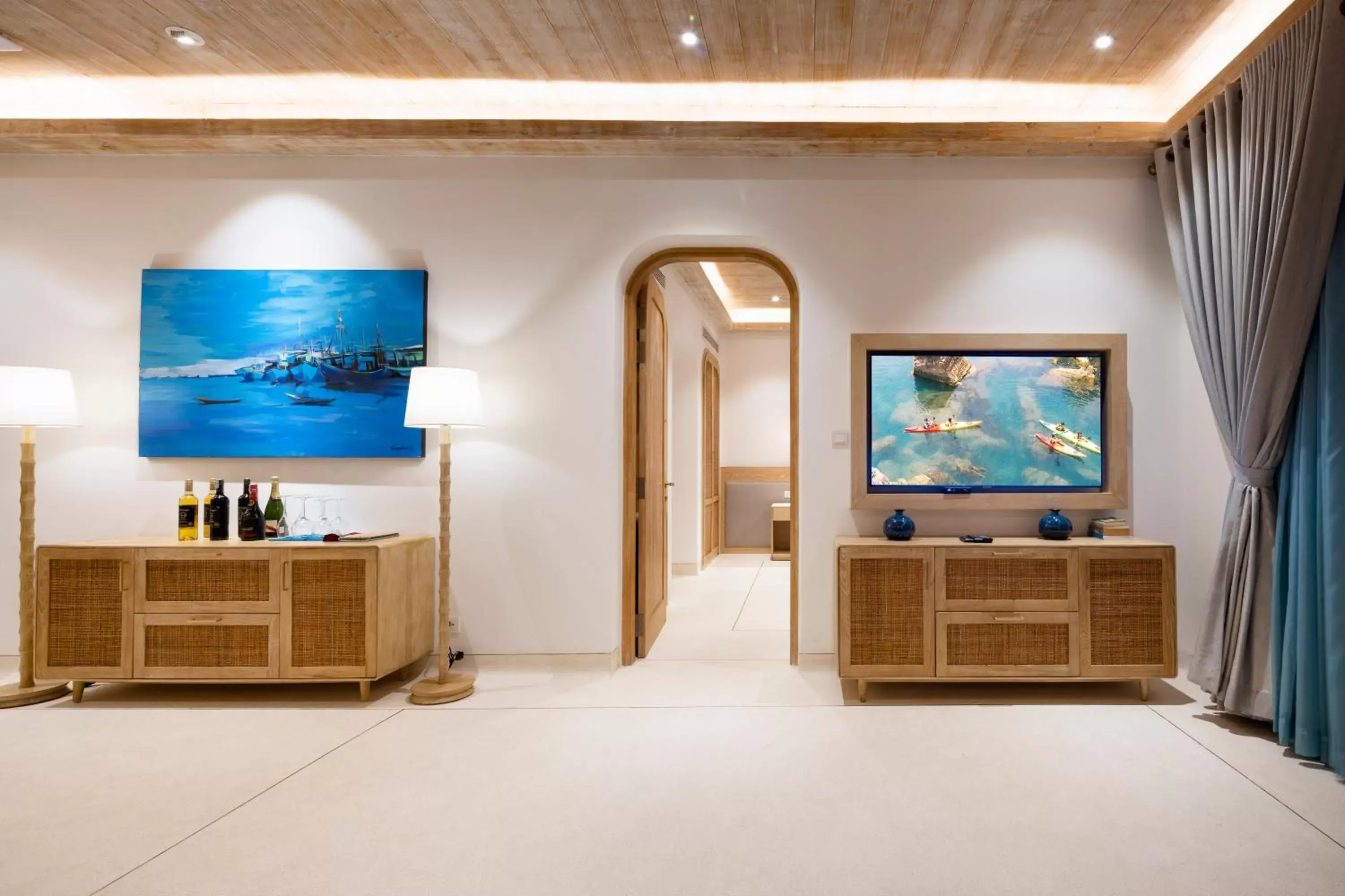 TV and multimedia, TV/Entertainment Center in Stelia Beach Resort