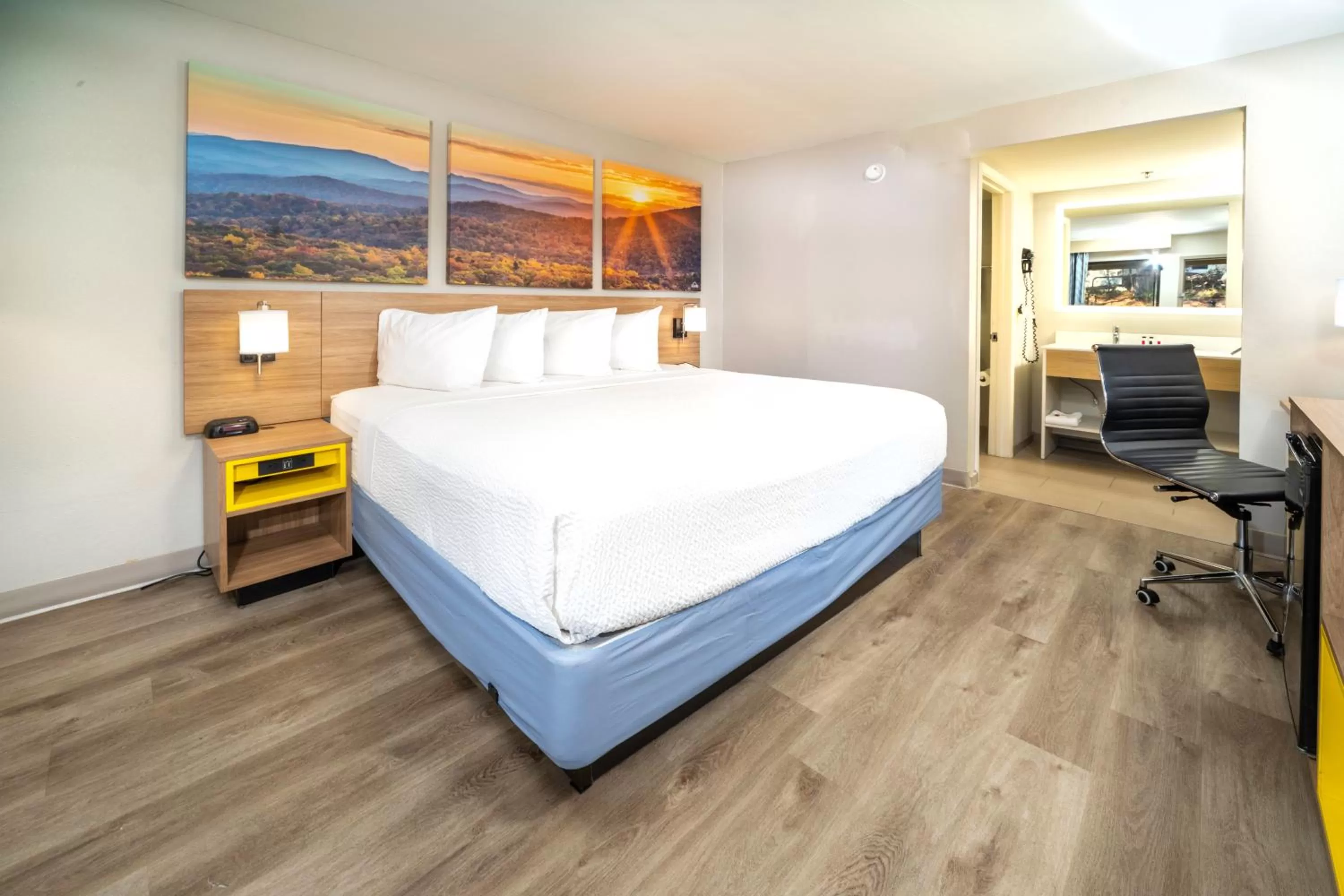 Property building, Bed in Days Inn by Wyndham Atlanta Stone Mountain