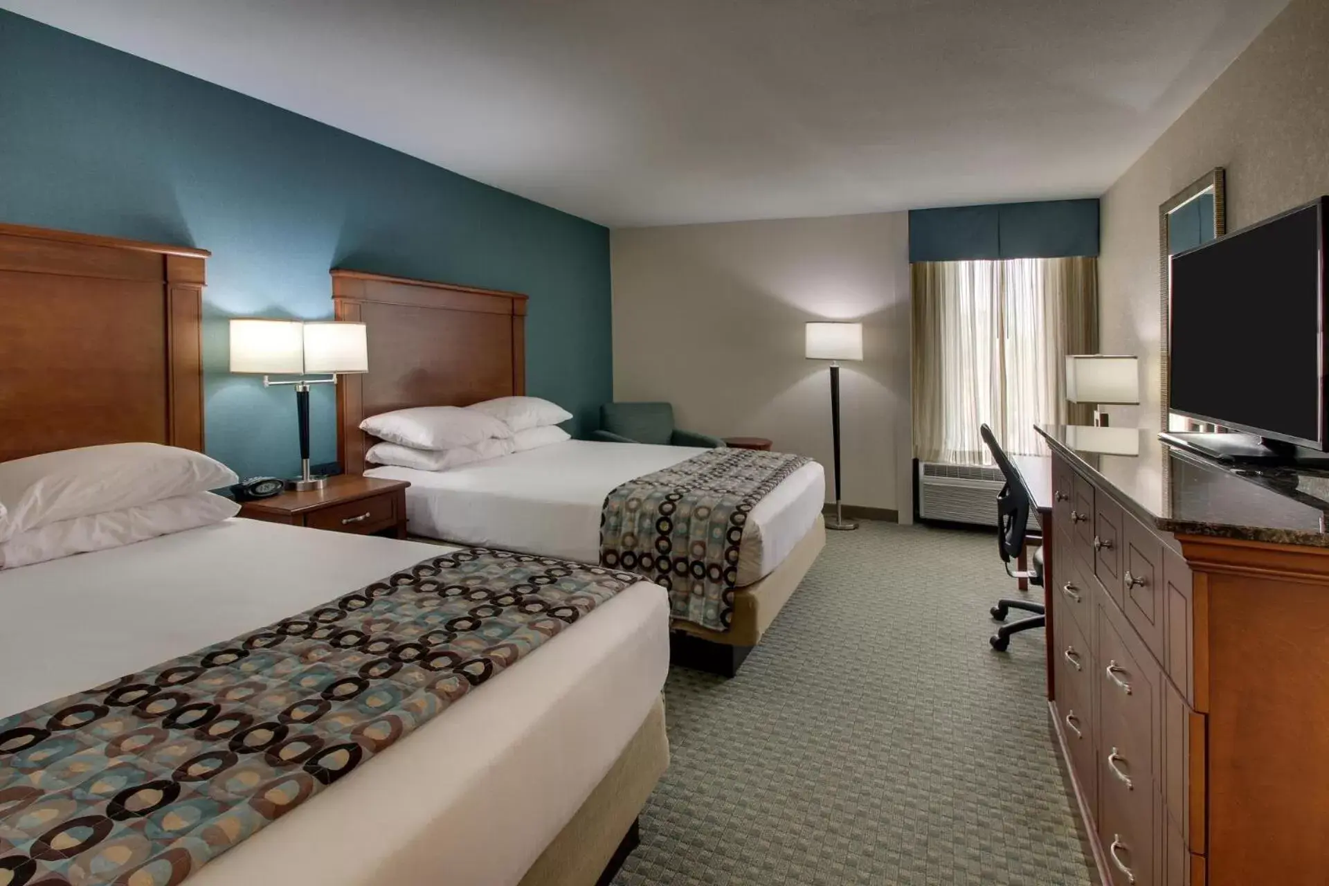 Photo of the whole room, Bed in GreenTree Hotel - Houston Hobby Airport