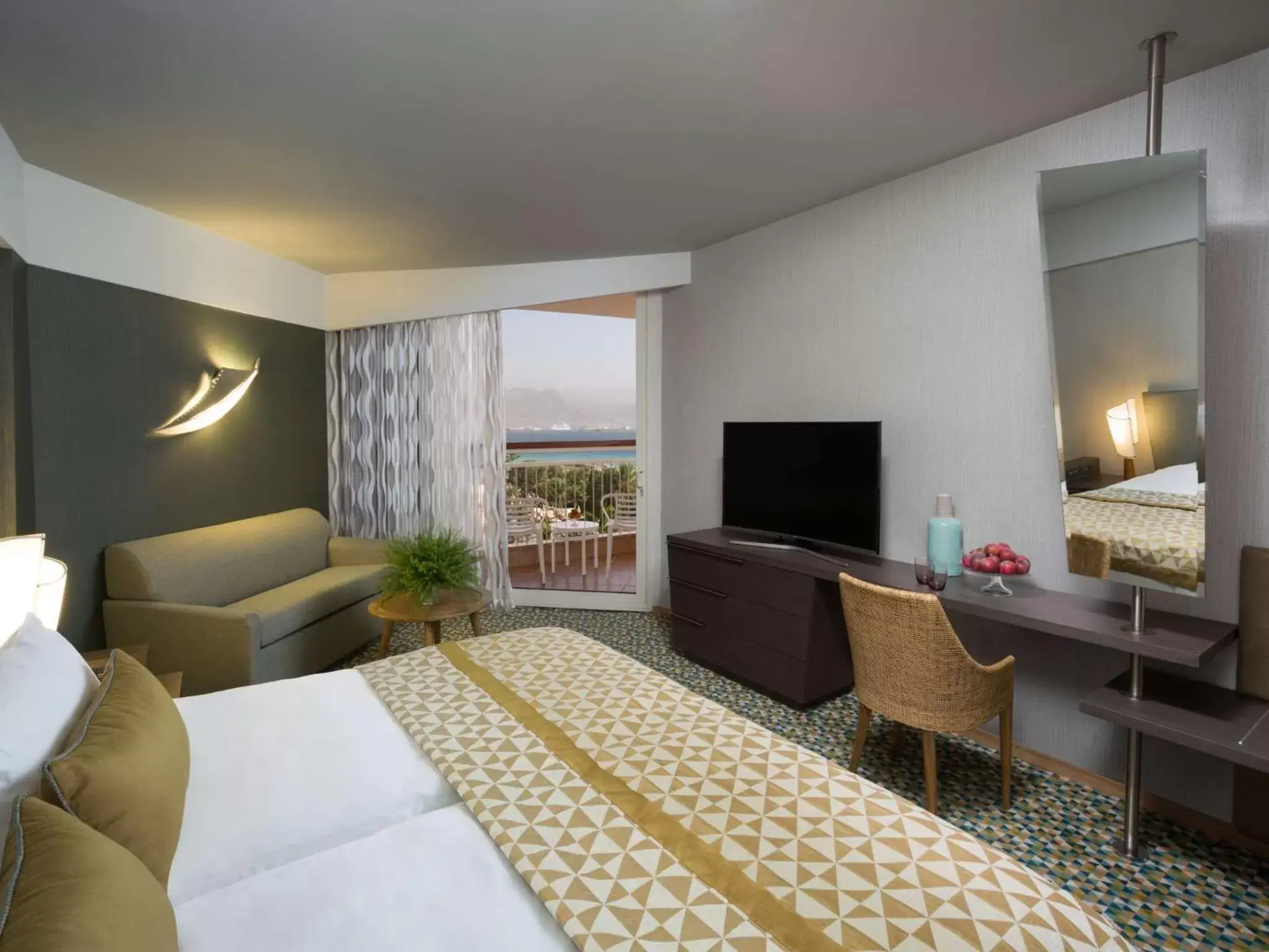 Bedroom, TV/Entertainment Center in Dan Eilat Hotel