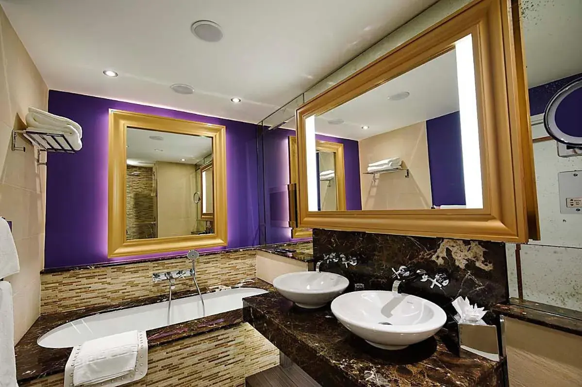 Bathroom in Grosvenor Pulford Hotel & Spa