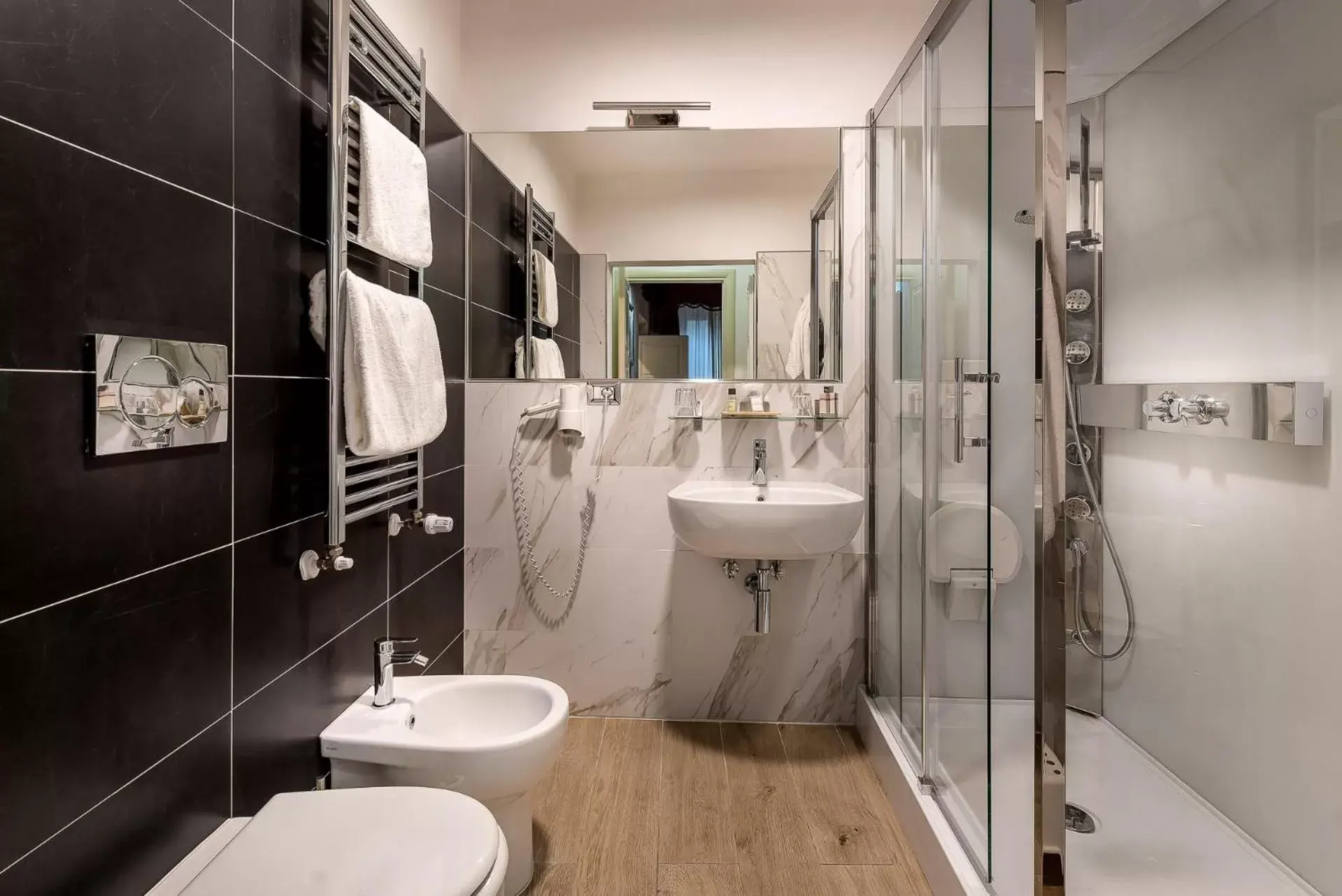 Shower, Bathroom in Hotel Ginori Al Duomo
