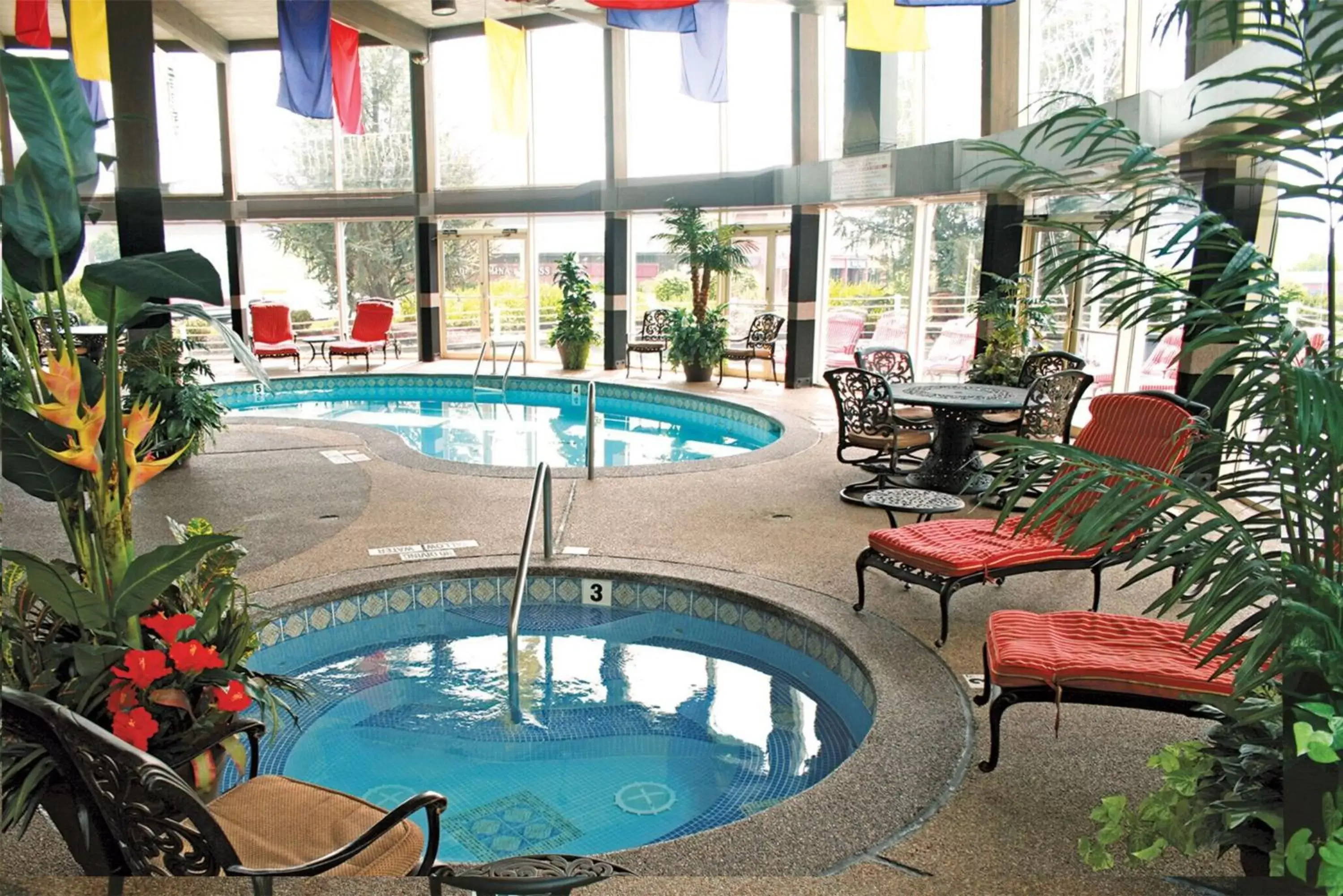Hot Tub, Swimming Pool in Fulton Steamboat Inn