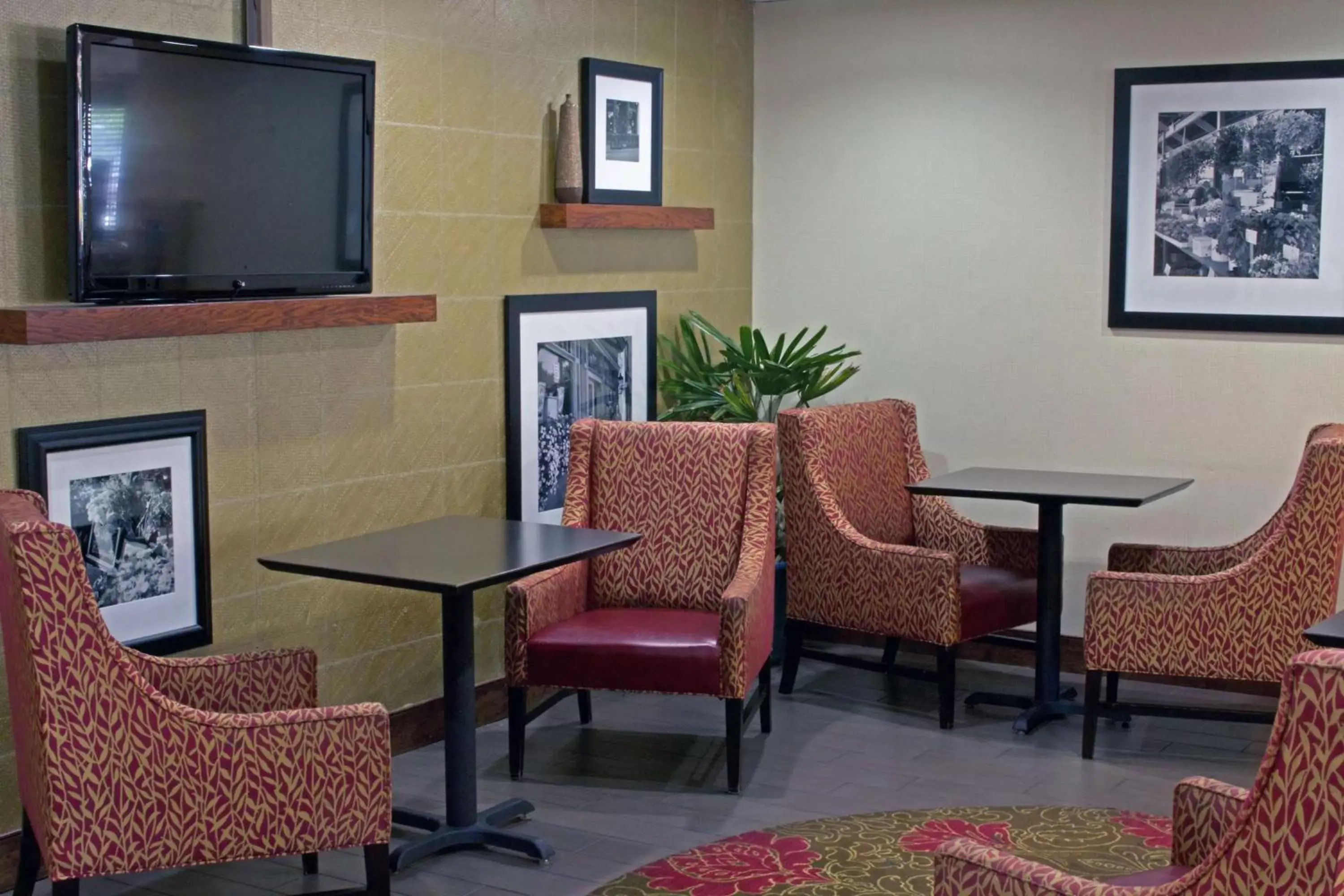 Lobby or reception, Seating Area in Hampton Inn Norfolk/Chesapeake - Greenbrier Area