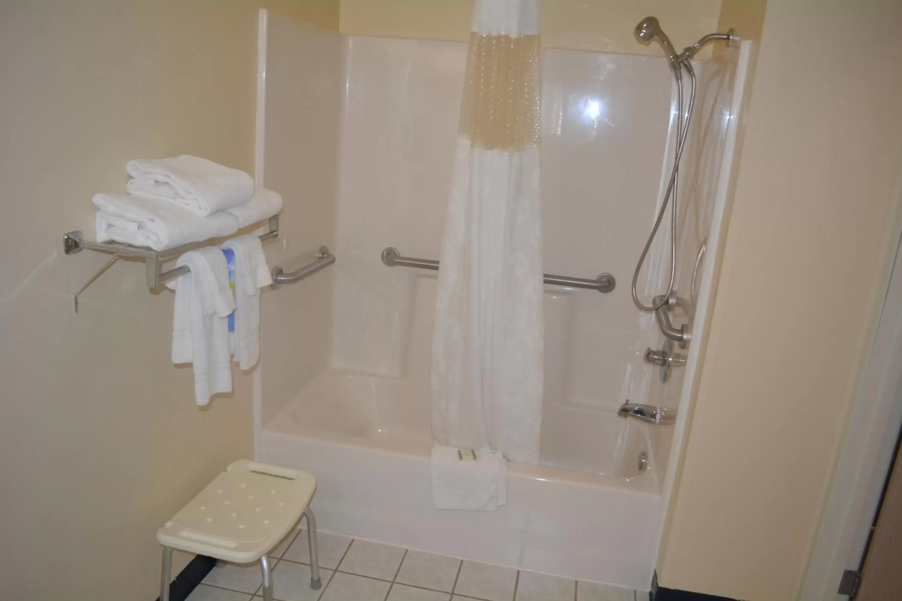 Bathroom in Baymont by Wyndham South Haven Bathroom in Baymont by Wyndham South Haven