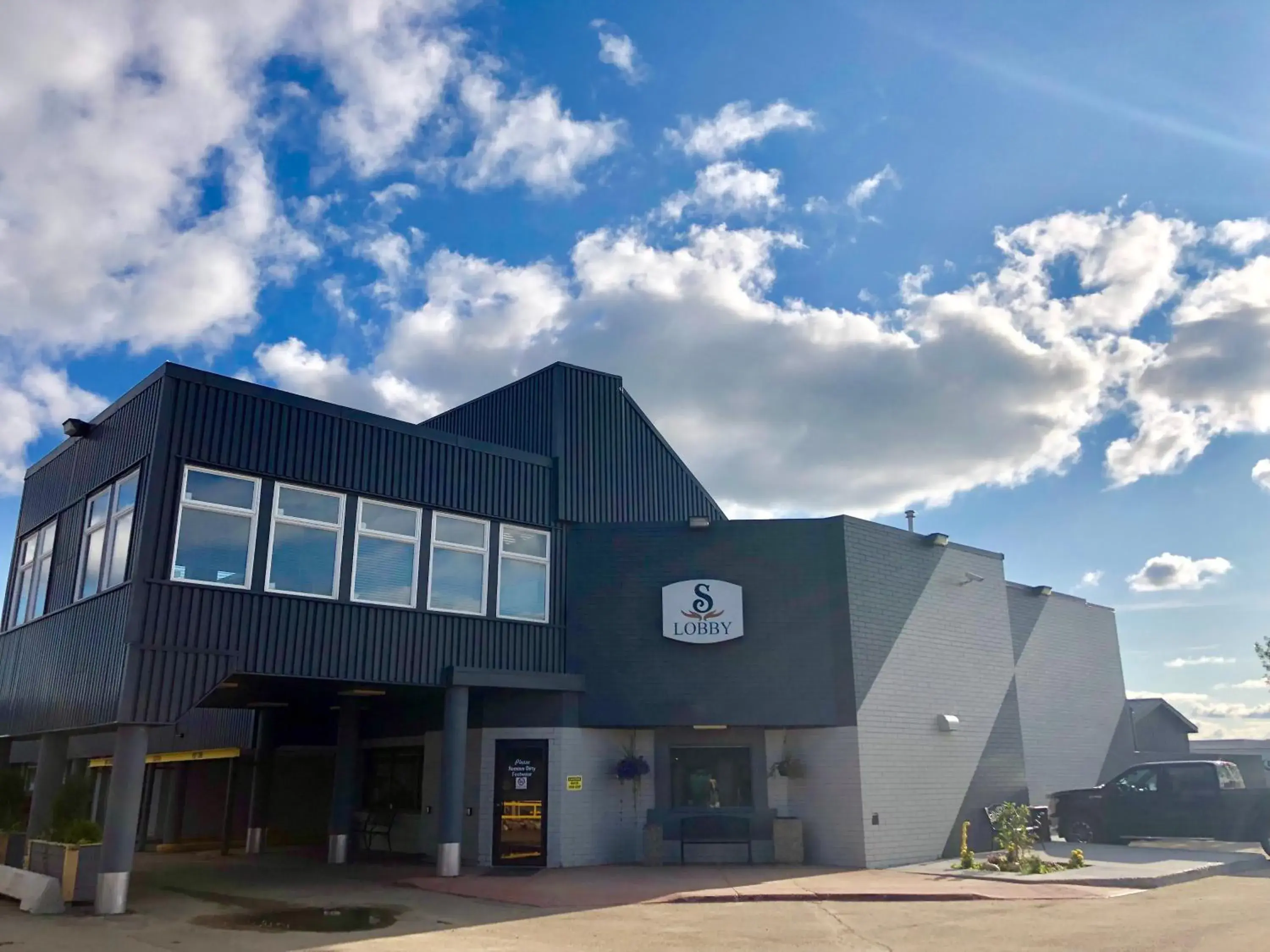 Facade/entrance, Property Building in Stanford Inn - Grande Prairie