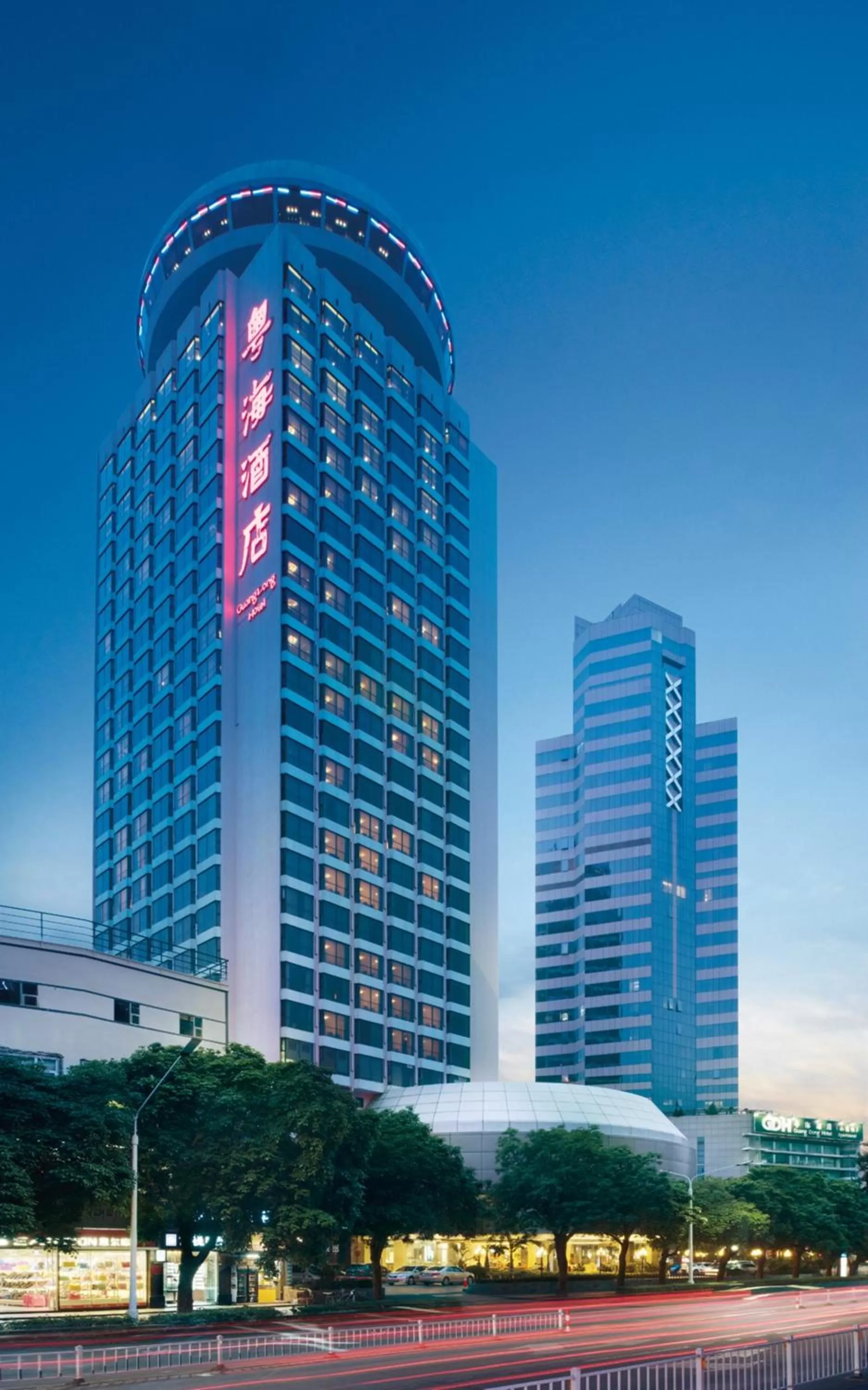 Facade/entrance in Guangdong Hotel (Zhuhai)