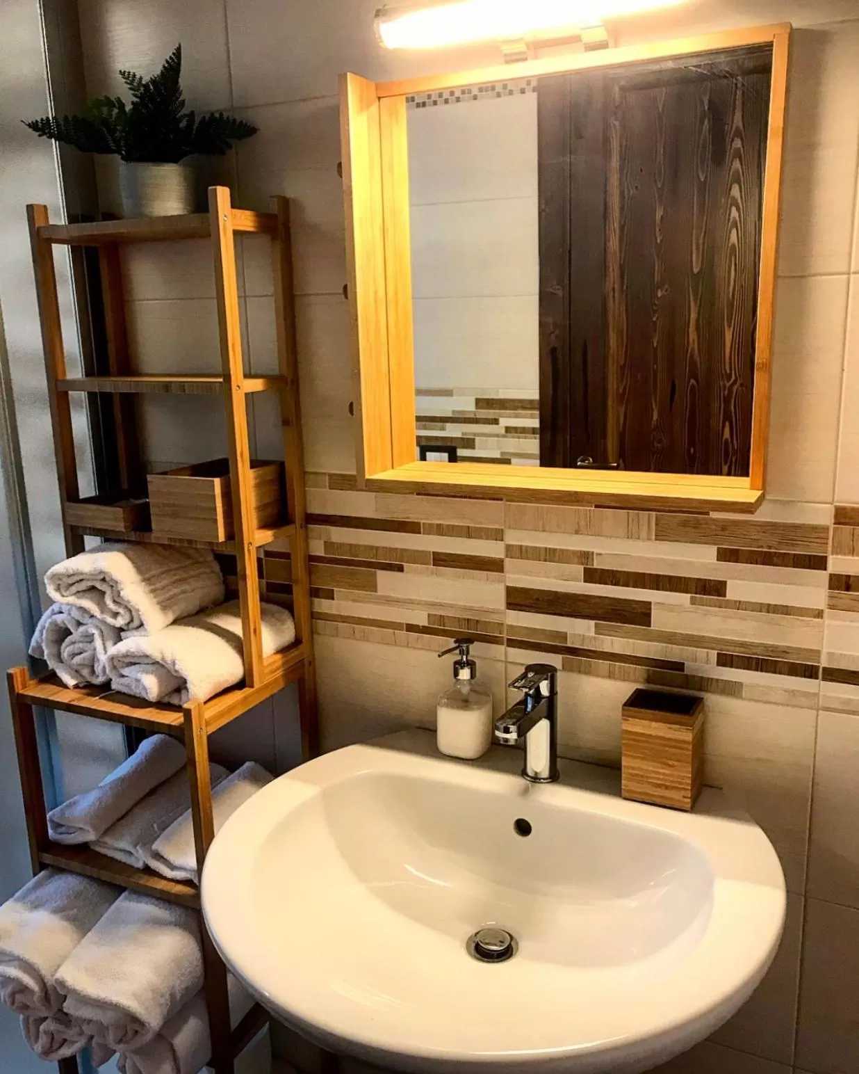 Shower in LA PERGOLA - Affitta Camere