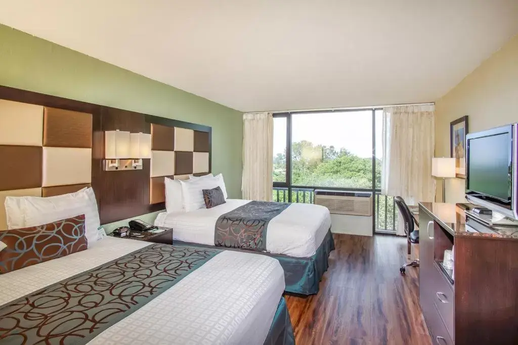 Photo of the whole room, Bed in Red Lion Hotel Monterey Photo of the whole room, Bed in Red Lion Hotel Monterey