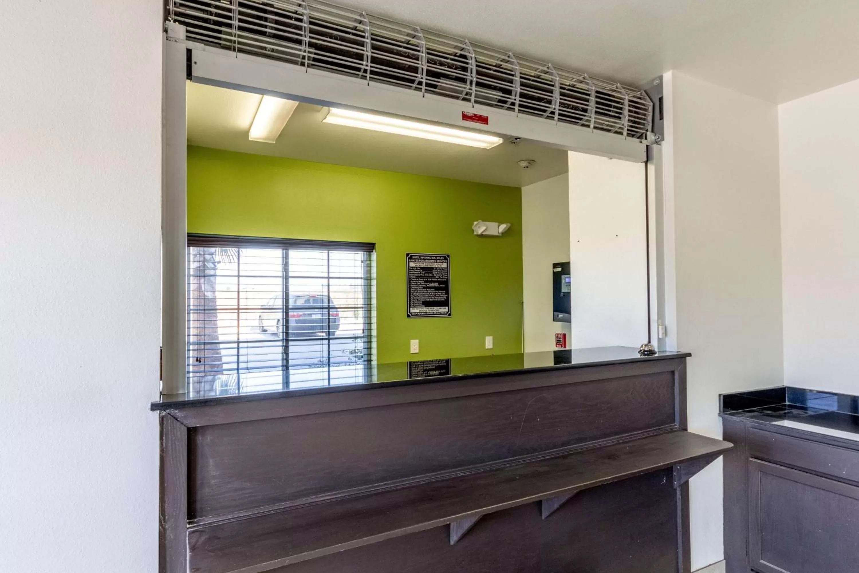 Lobby or reception in Super 8 by Wyndham Kenedy