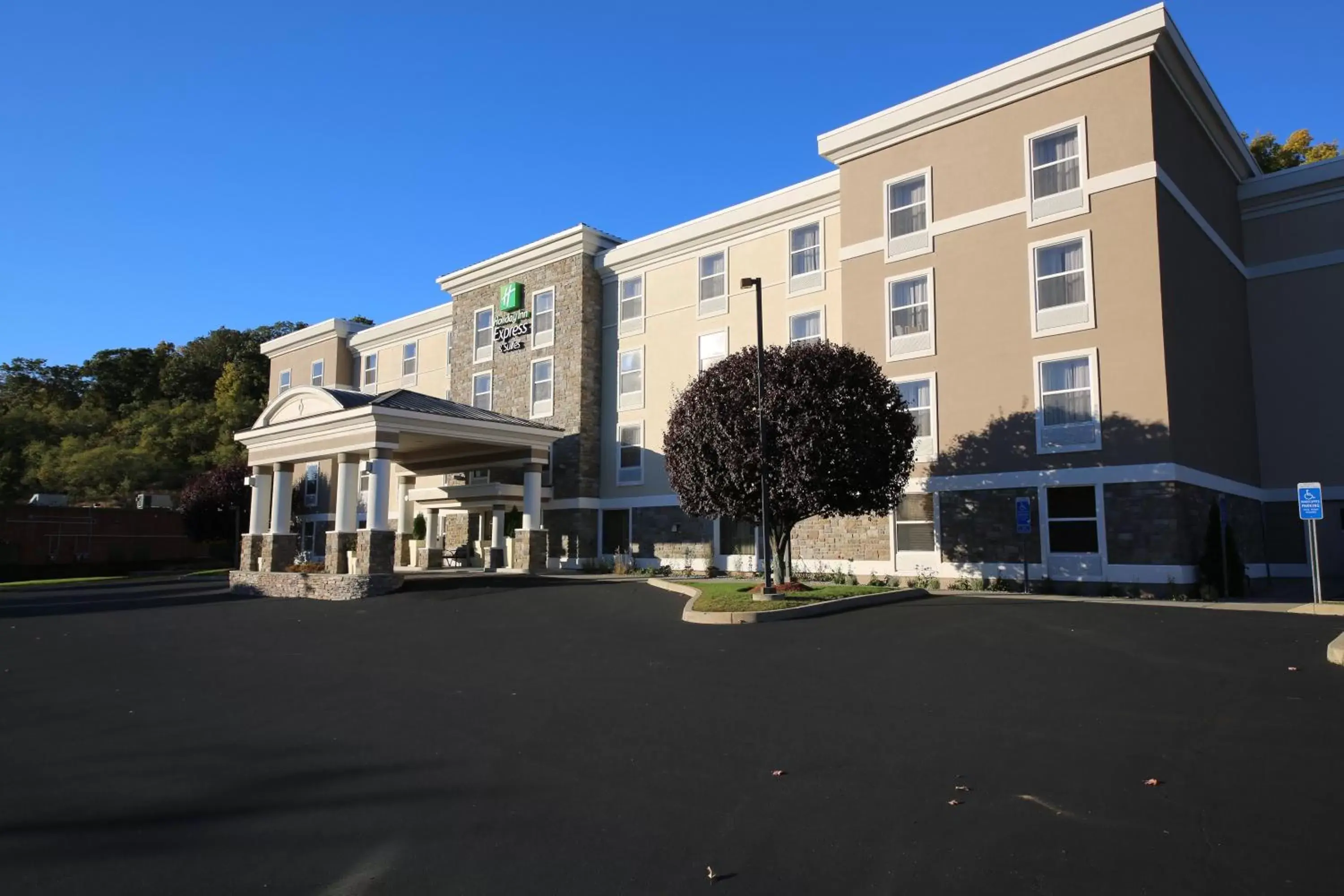 Property Building in Holiday Inn Express Danbury I-84, an IHG Hotel Property Building in Holiday Inn Express Danbury I-84, an IHG Hotel