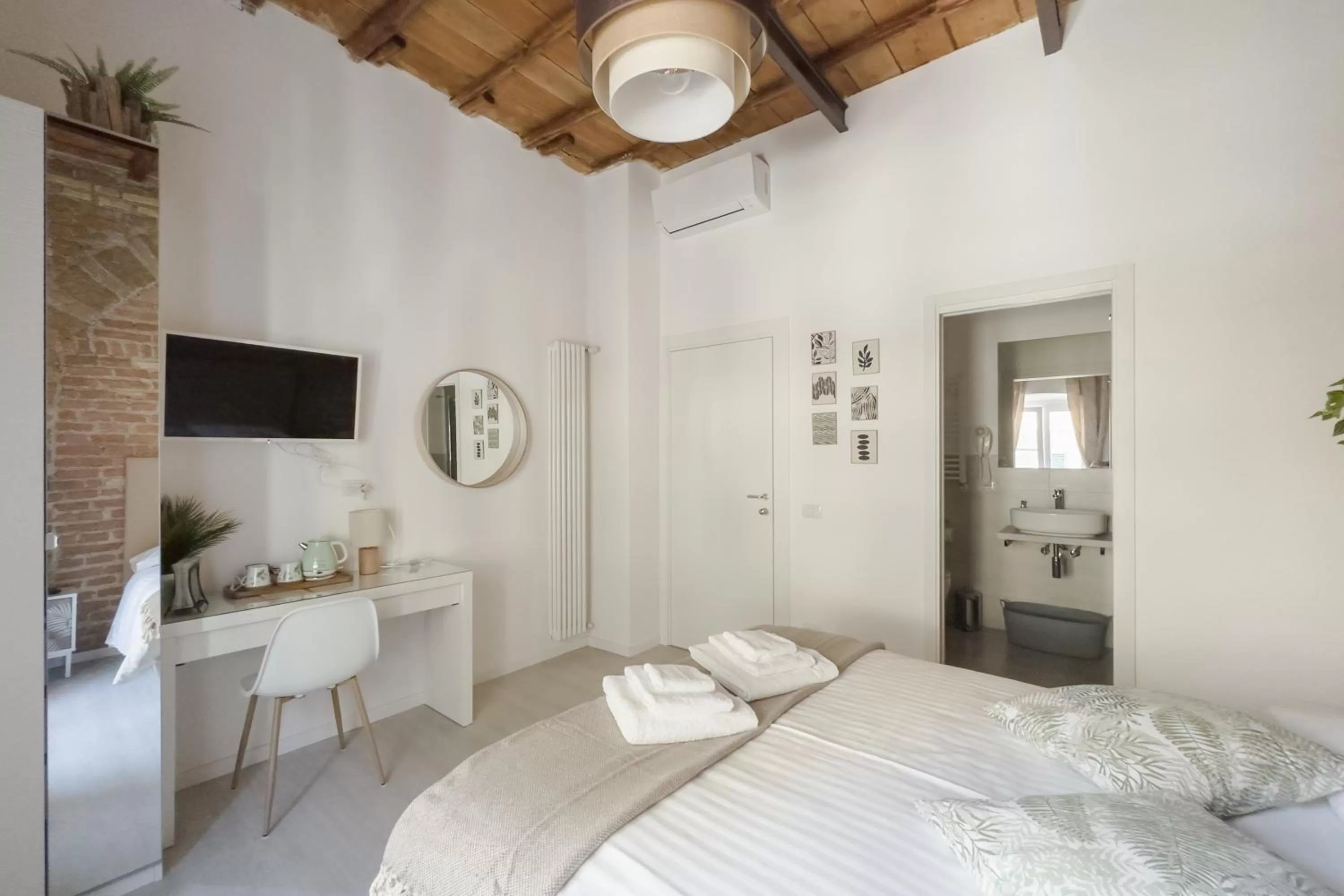 Bed in White Ostilia B&B