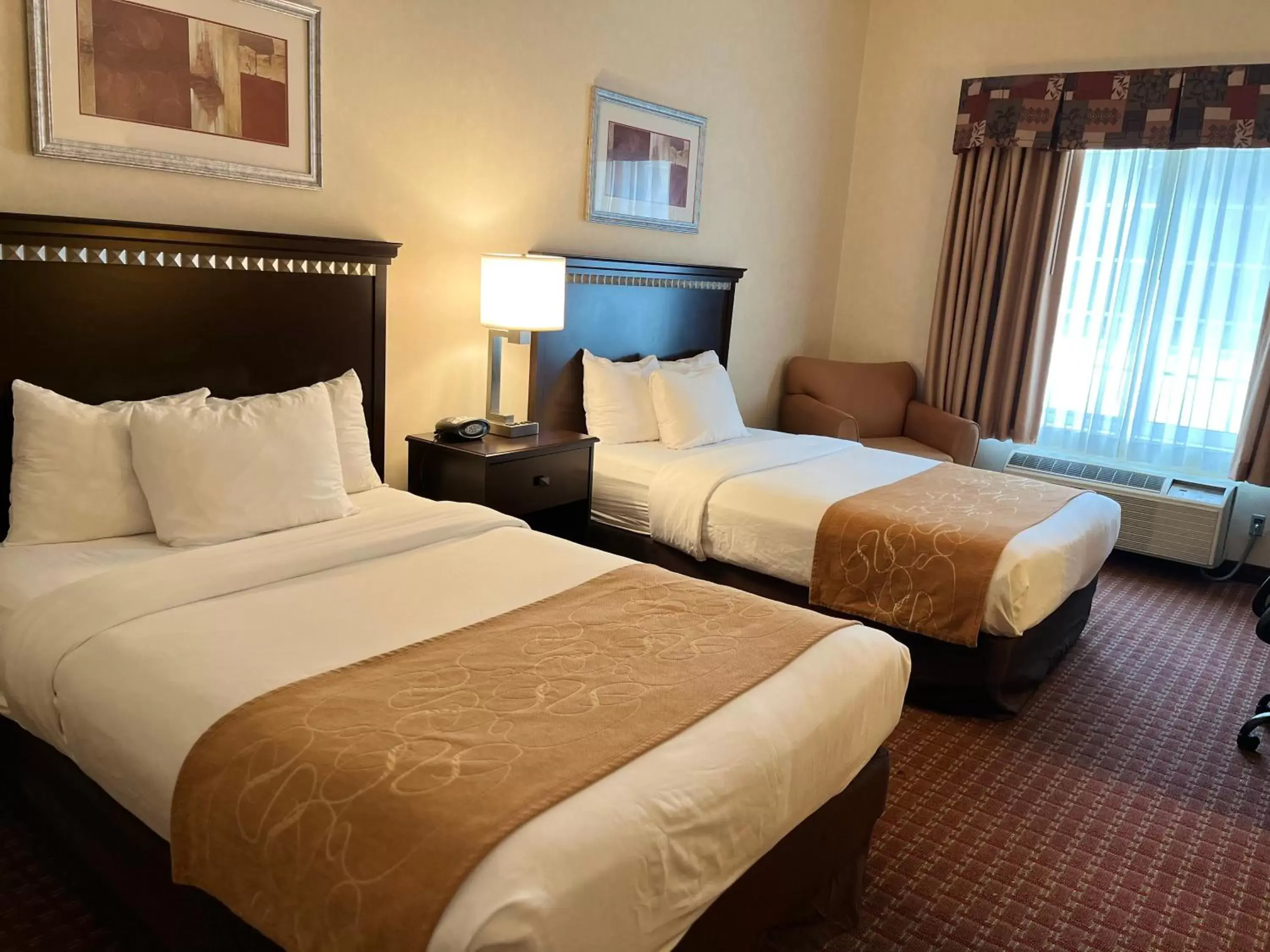 Bed in Comfort Suites Mahwah - Paramus