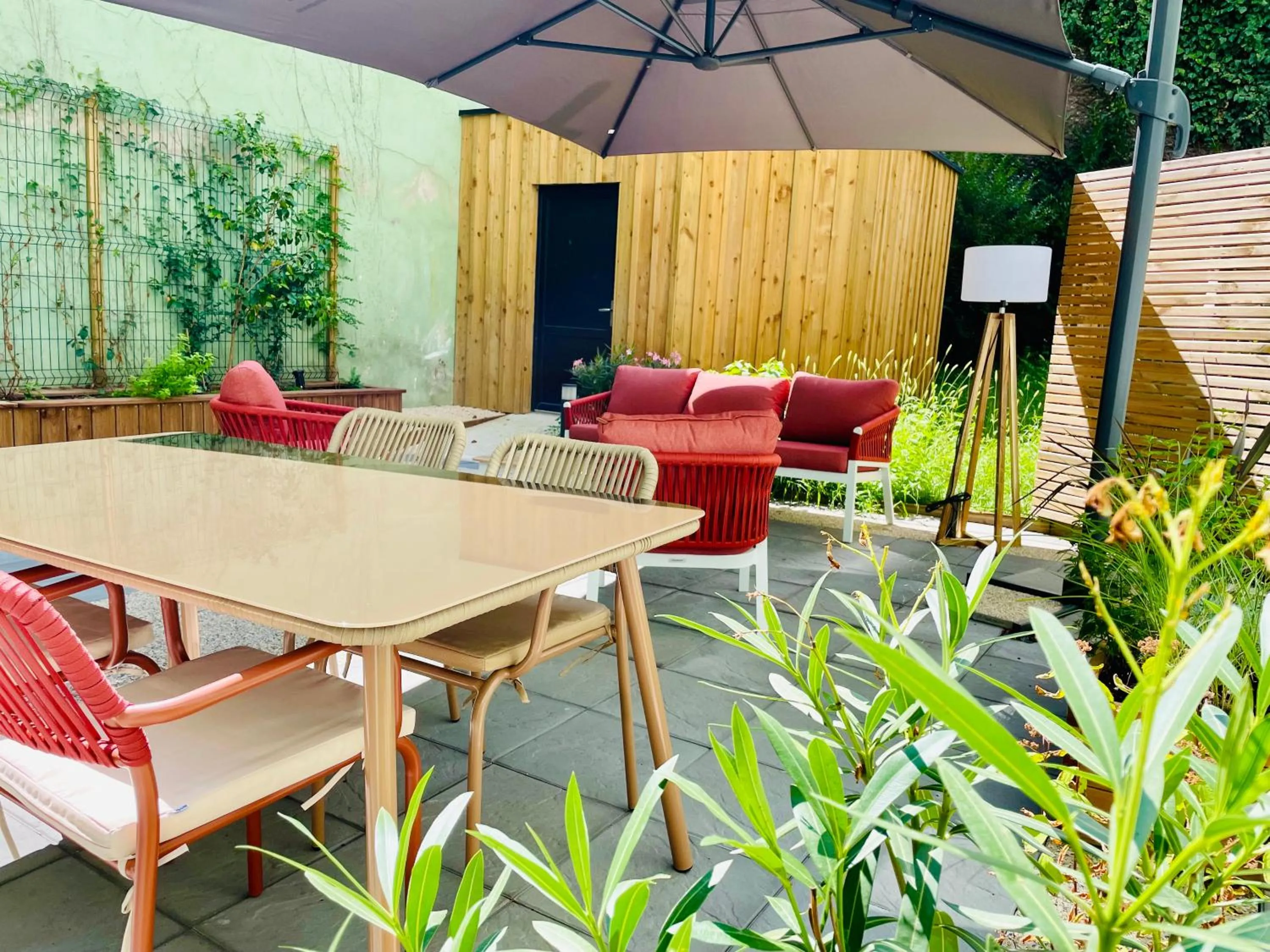 Patio in Hôtel Villa Berlioz