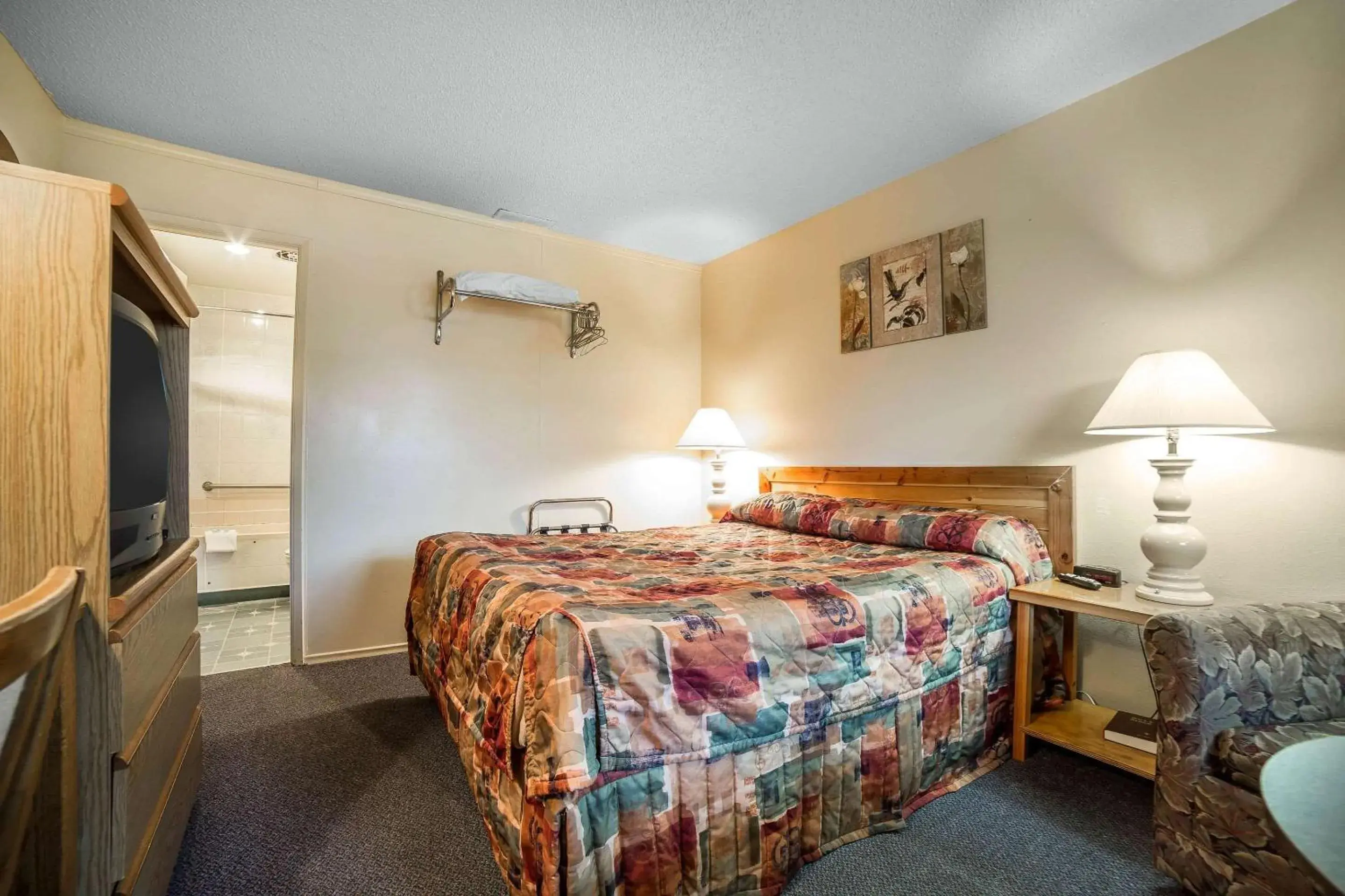 Bedroom, Bed in Rodeway Inn Bedroom, Bed in Rodeway Inn