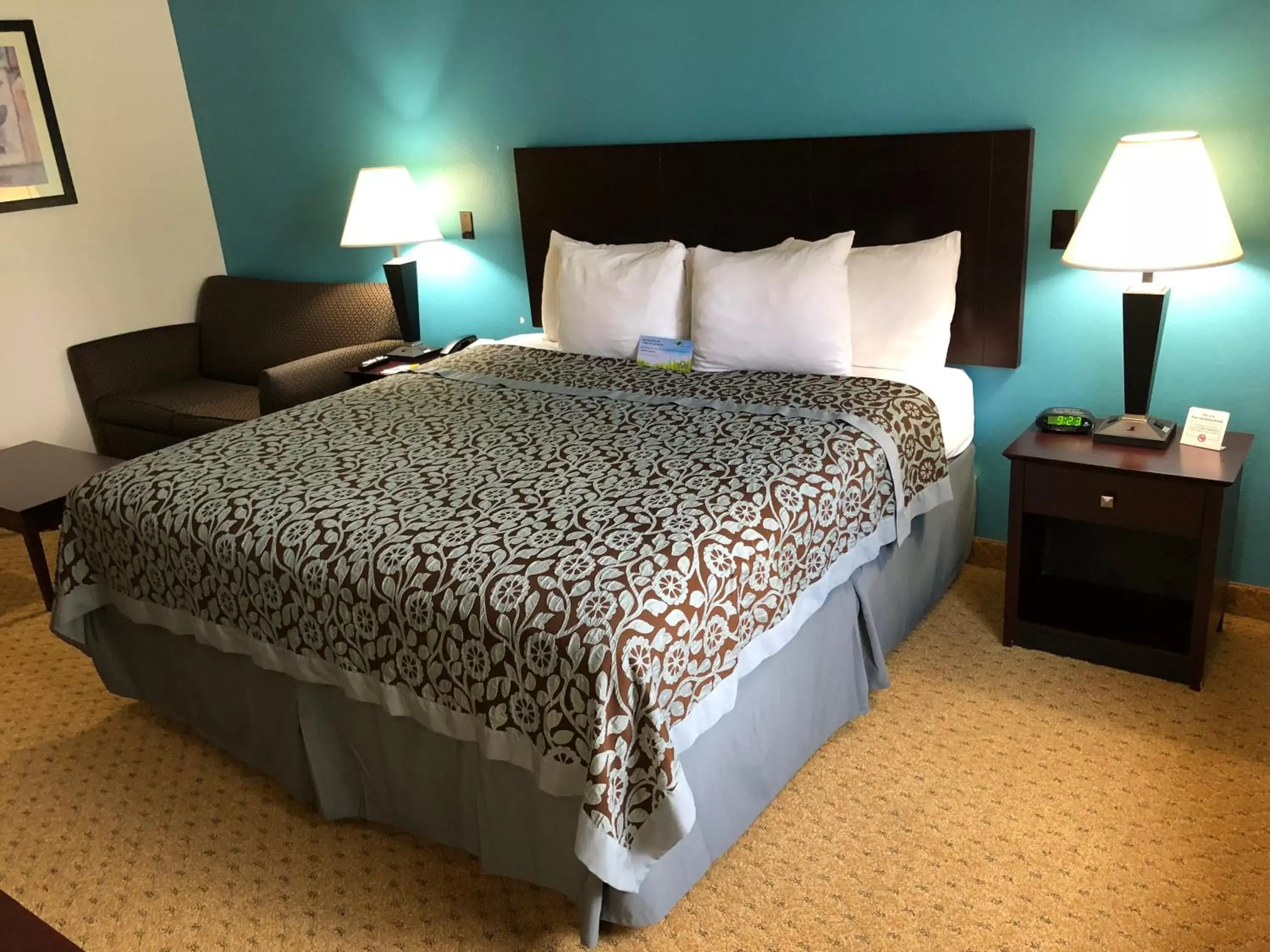 Bed in Days Inn & Suites by Wyndham Conroe North
