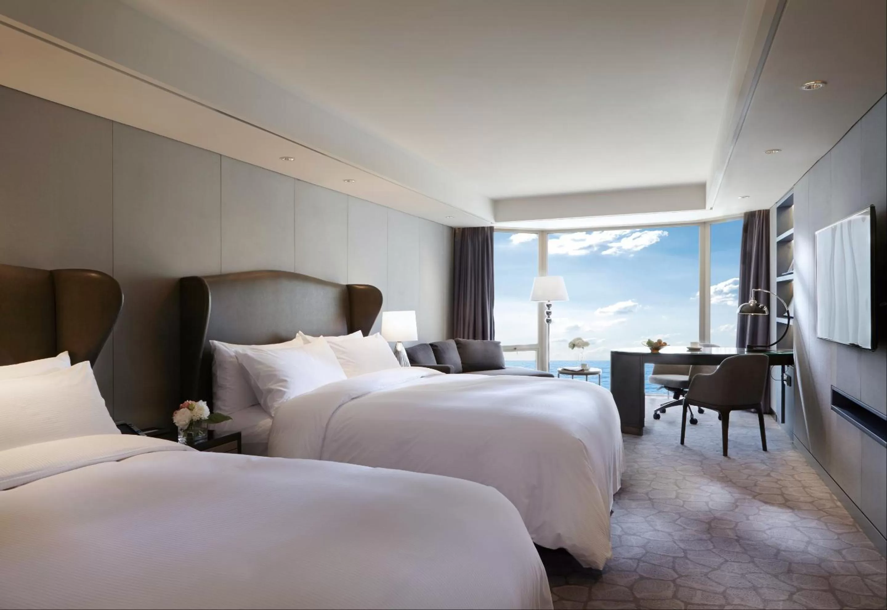 Photo of the whole room, Bed in Paradise Hotel Busan