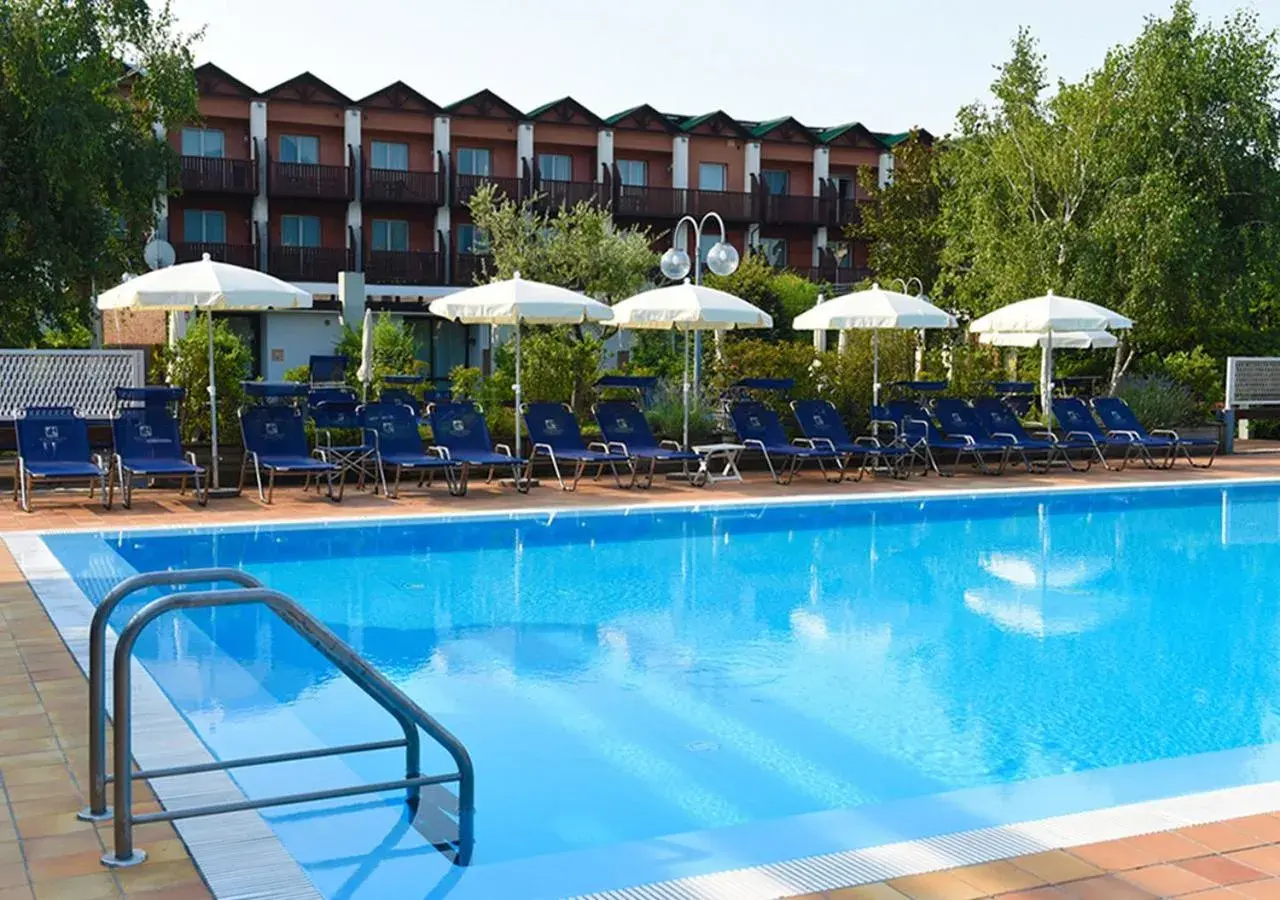 Property building, Swimming Pool in Iseo Lago Hotel