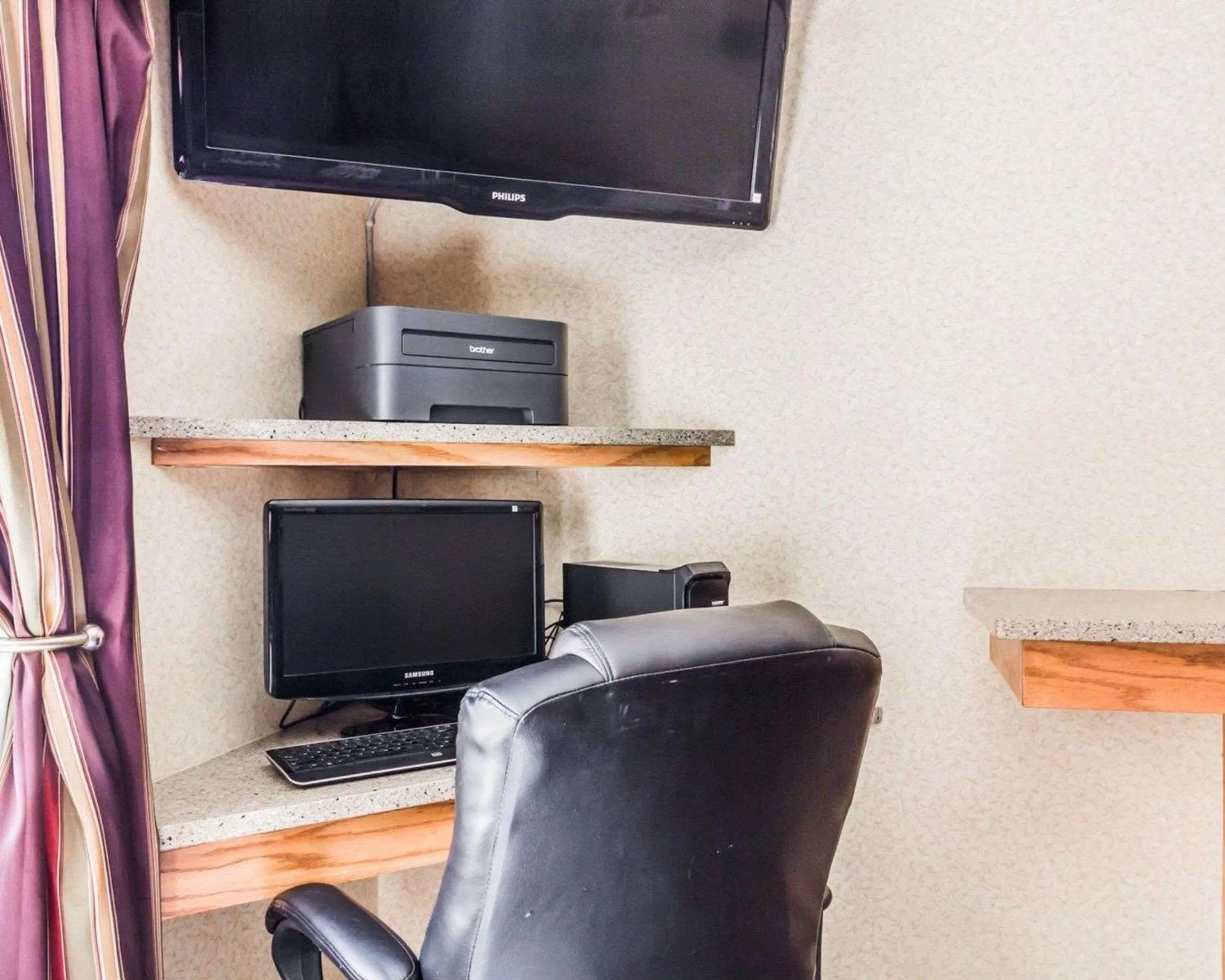 Swimming pool in Quality Inn & Suites Golden - Denver West