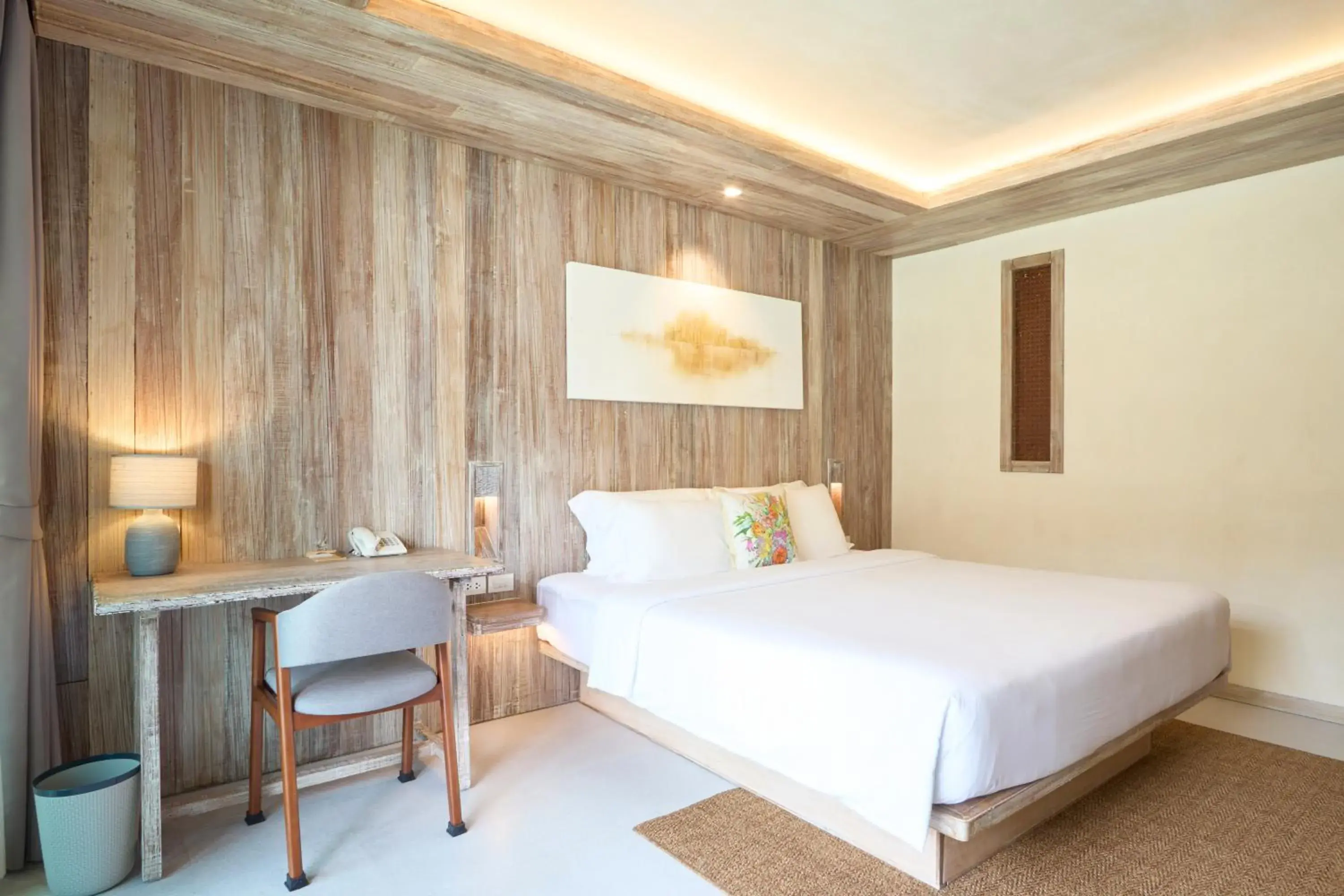 Bed in Dinso Resort & Villas Phuket an IHG Hotel