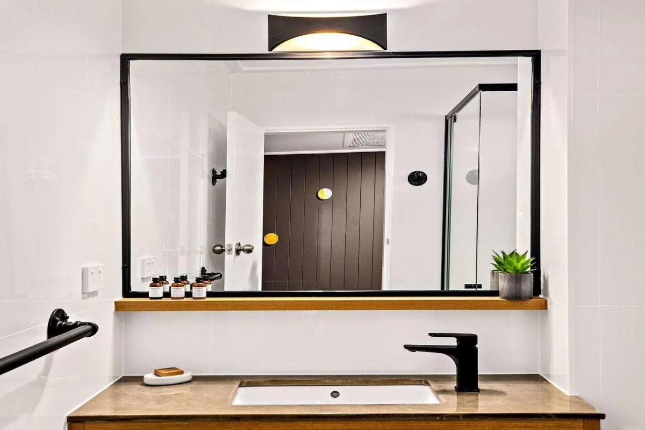 Bathroom in City Centre Motel Armidale