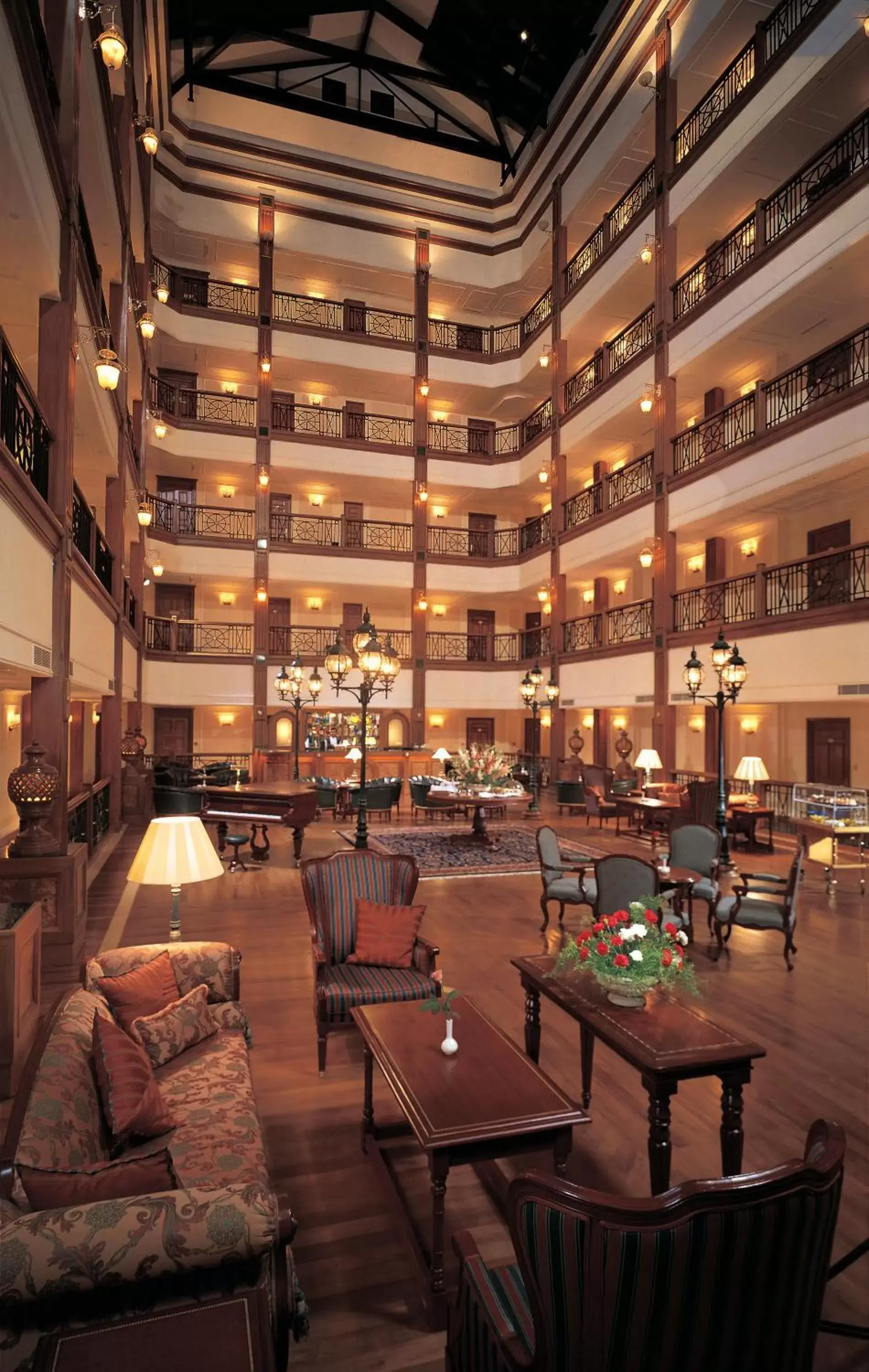 Lounge or bar in The Oberoi Cecil Lounge or bar in The Oberoi Cecil
