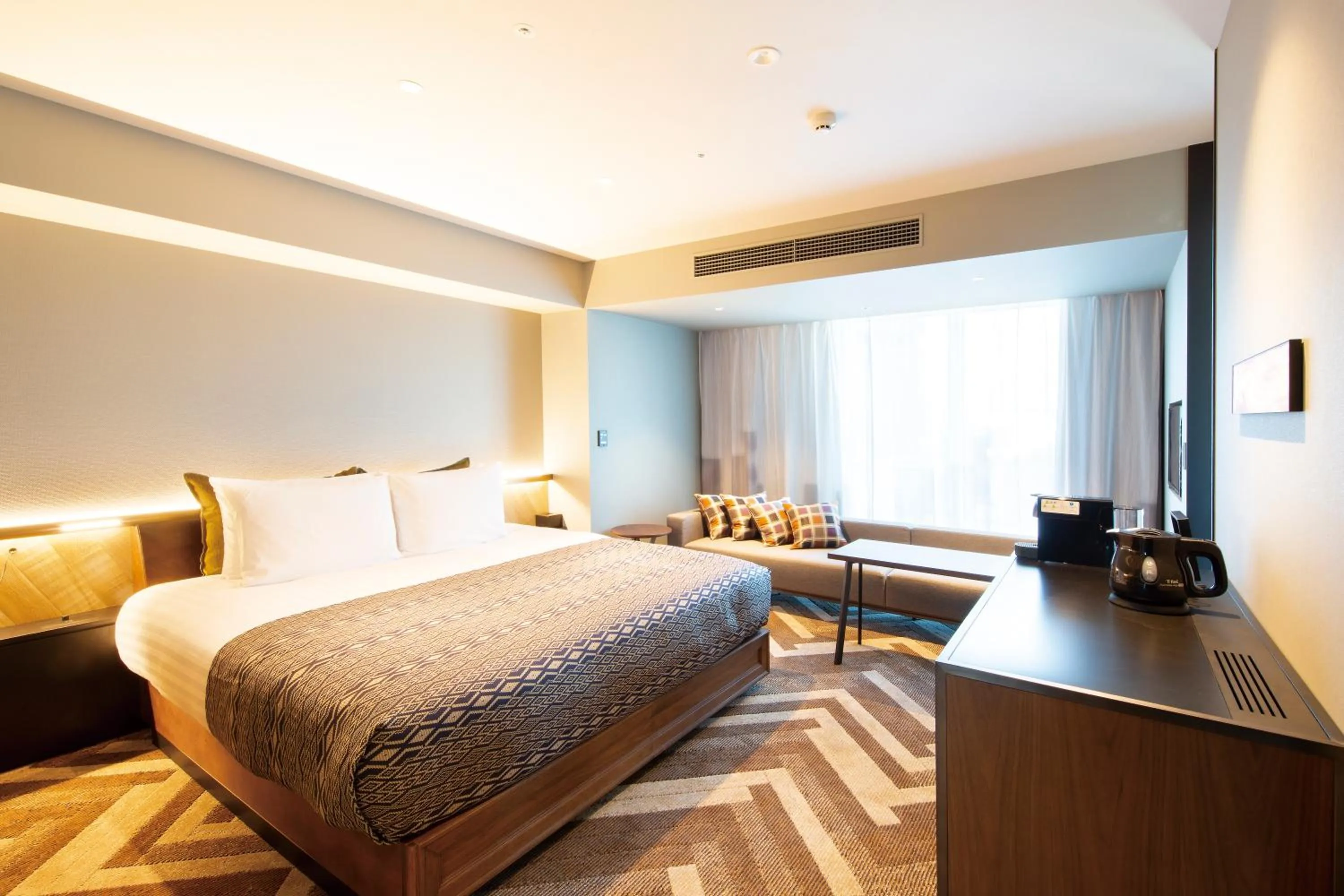 Photo of the whole room, Bed in SHIBUYA STREAM HOTEL formerly Shibuya Stream Excel Hotel Tokyu