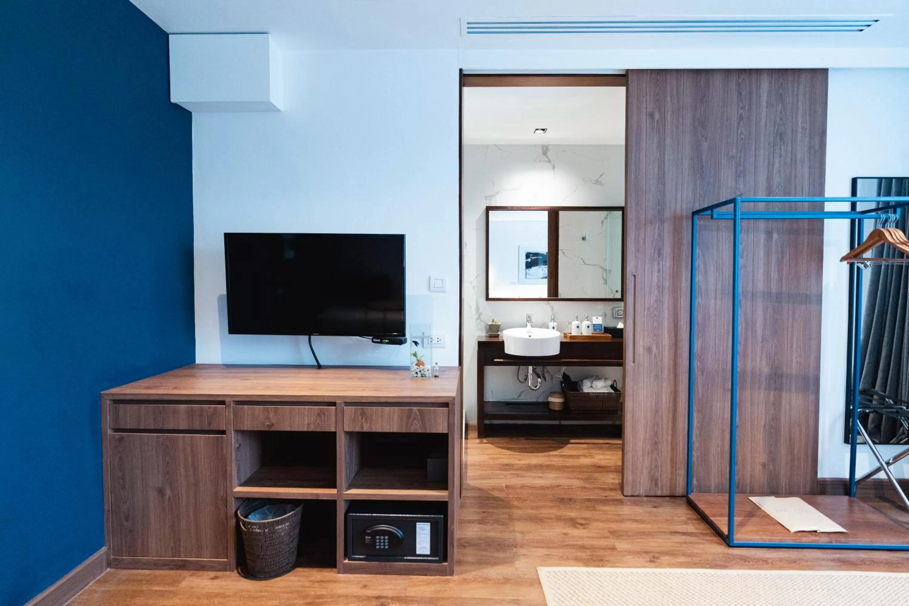 TV and multimedia in QUU HOTEL Chiang Mai