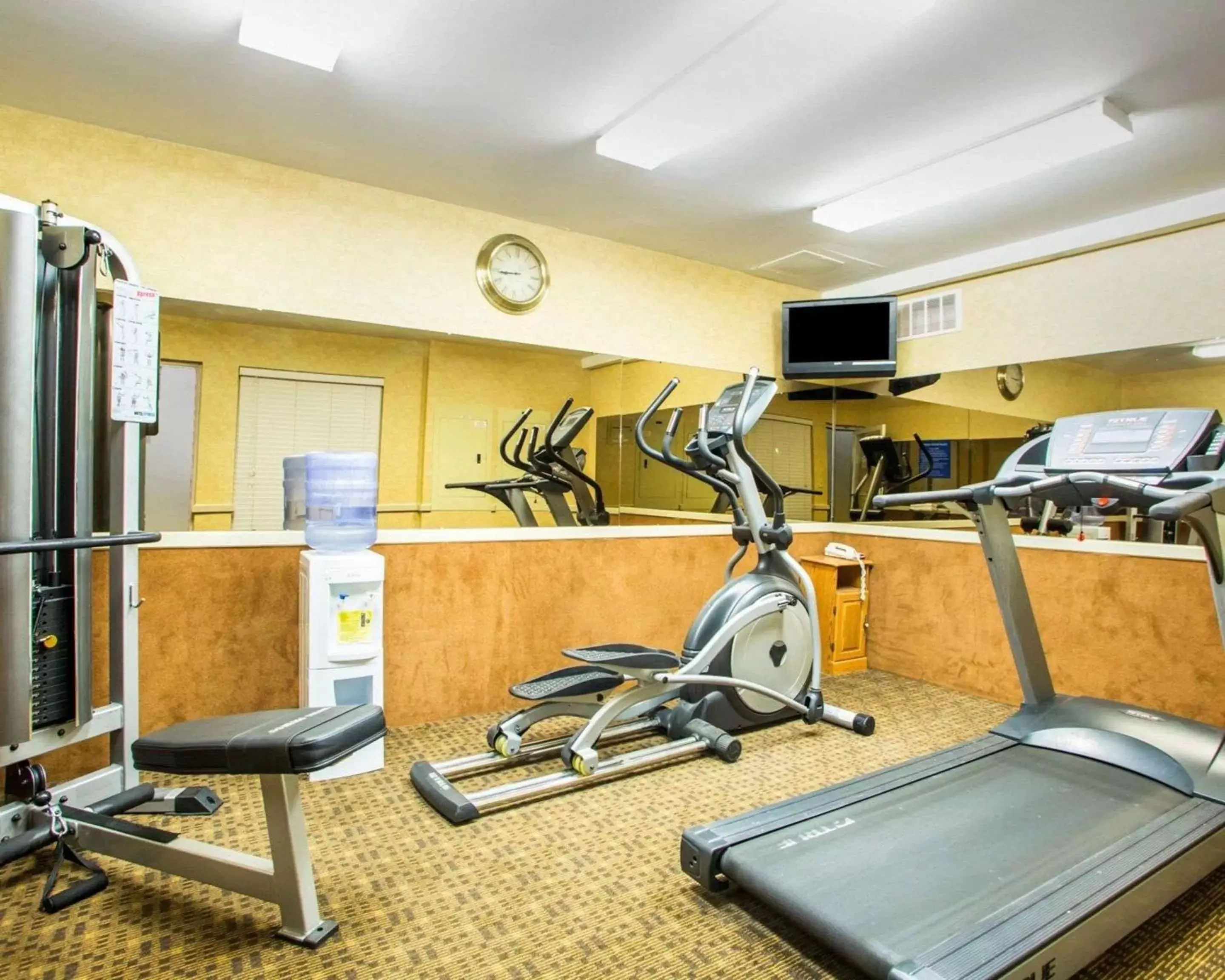 Fitness centre/facilities, Fitness Center/Facilities in Quality Inn and Suites North/Polaris