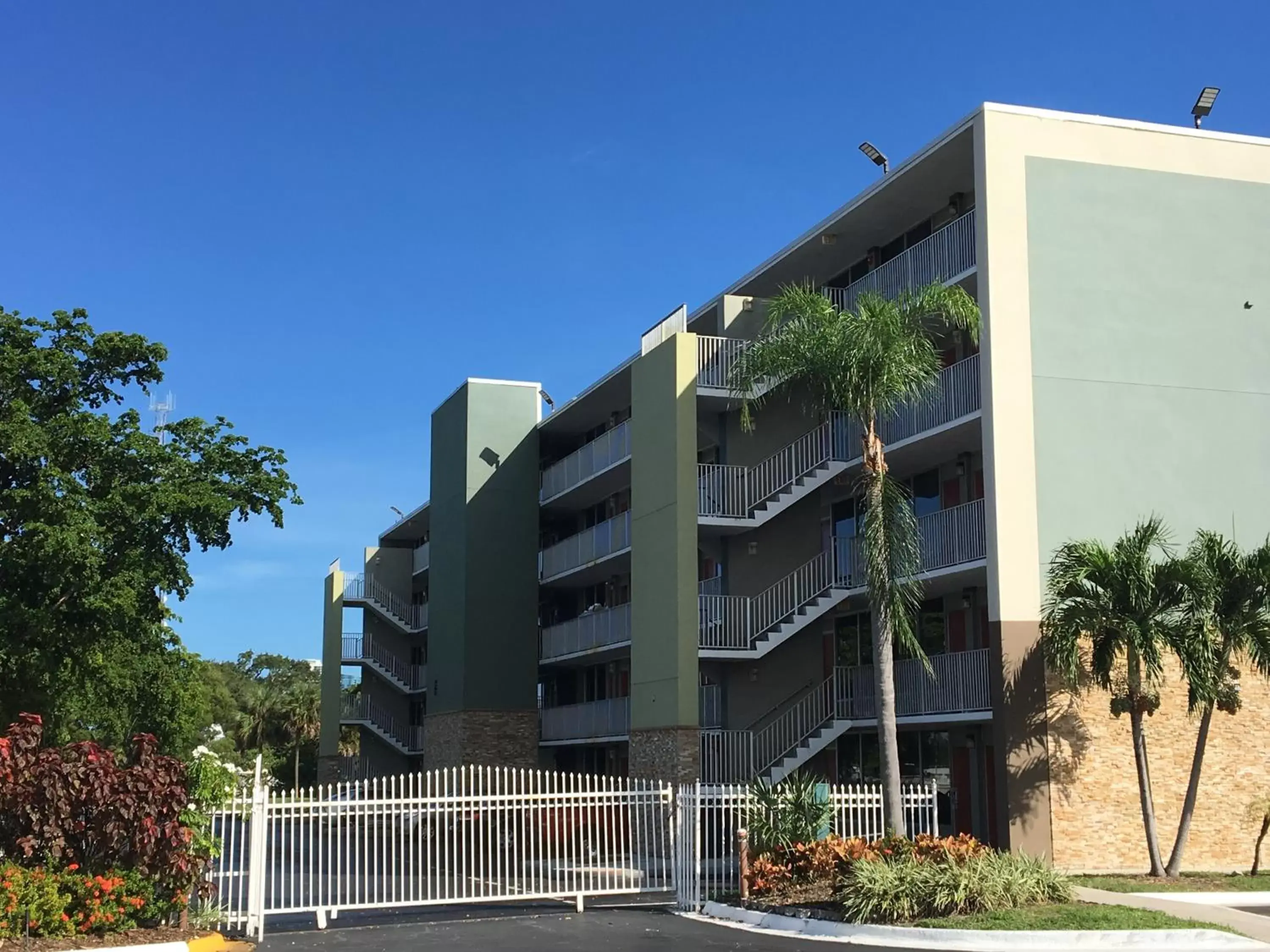 Facade/entrance, Property Building in Days Inn by Wyndham Fort Lauderdale Airport Cruise Port