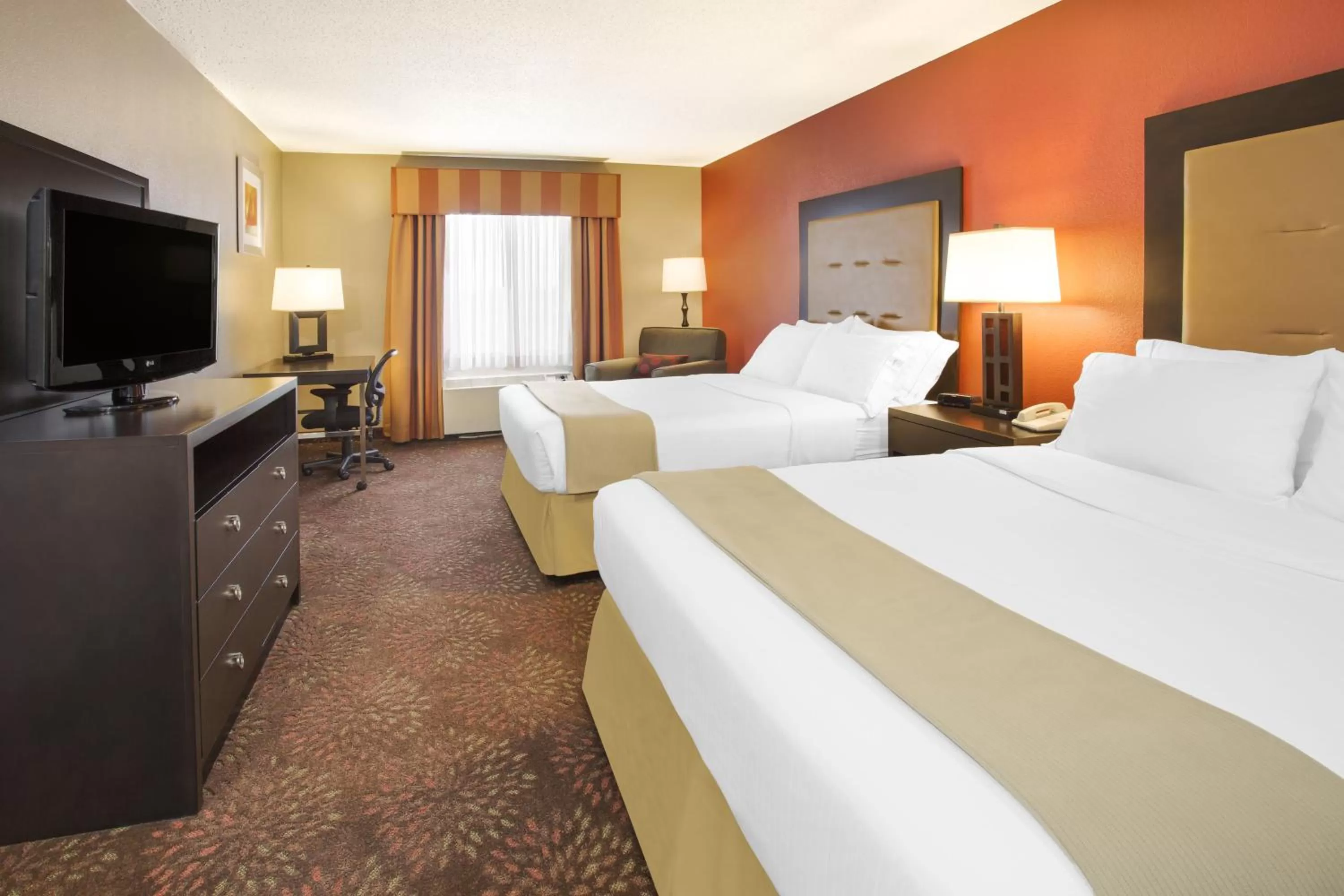 Photo of the whole room, Bed in Muncie Place Hotel & Suites