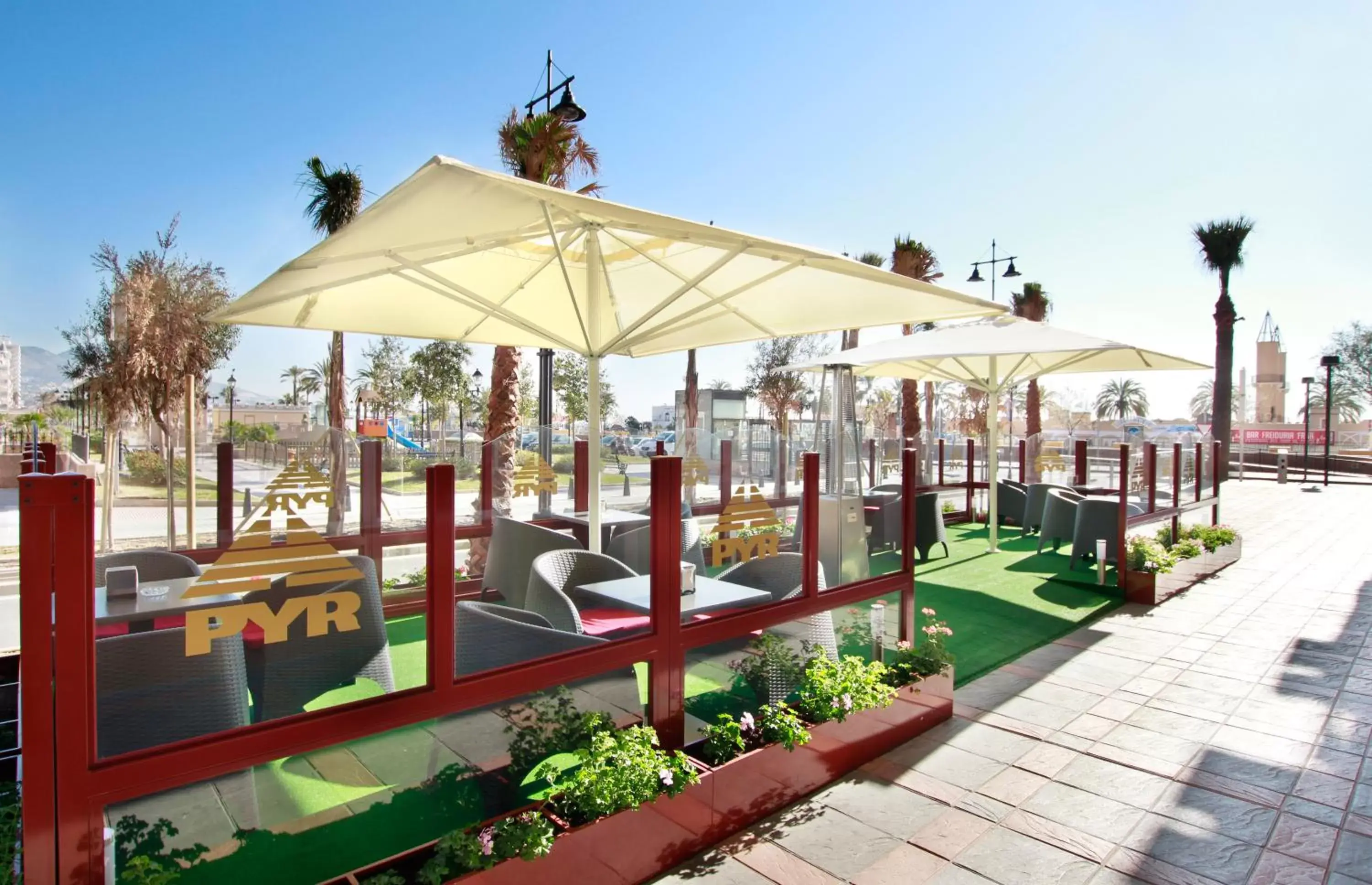 Restaurant/places to eat in Hotel Apartamentos Pyr Fuengirola