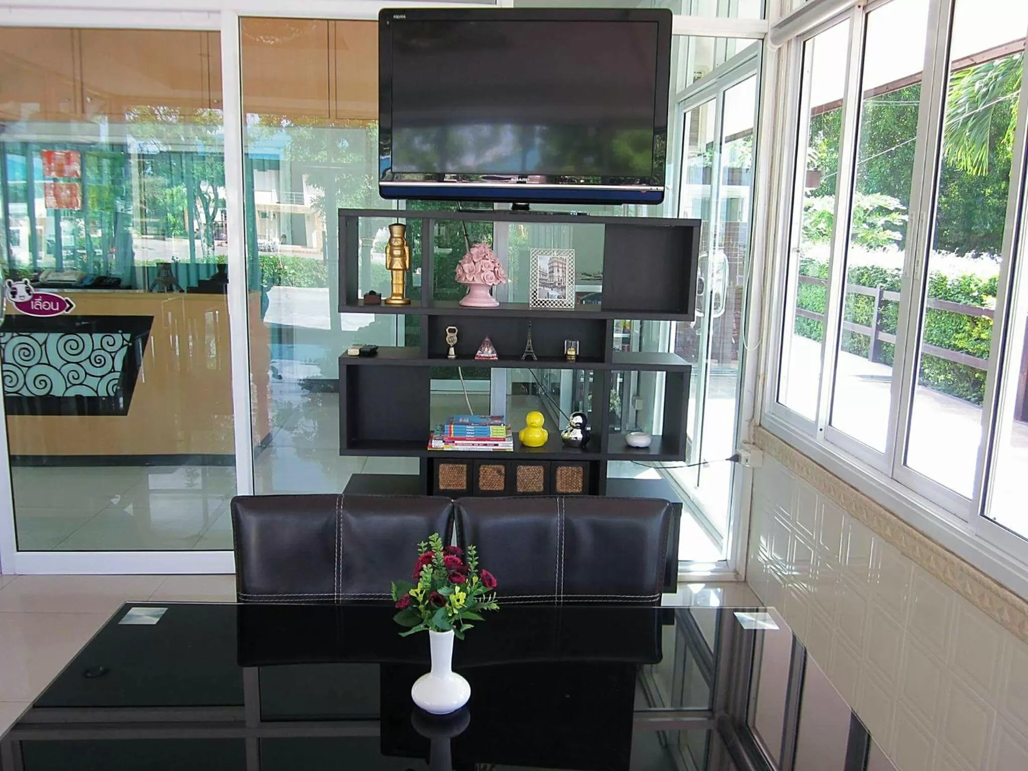 Dining area in โรงแรมฟ้าพราวฝน Fah Proud Fon Hotel