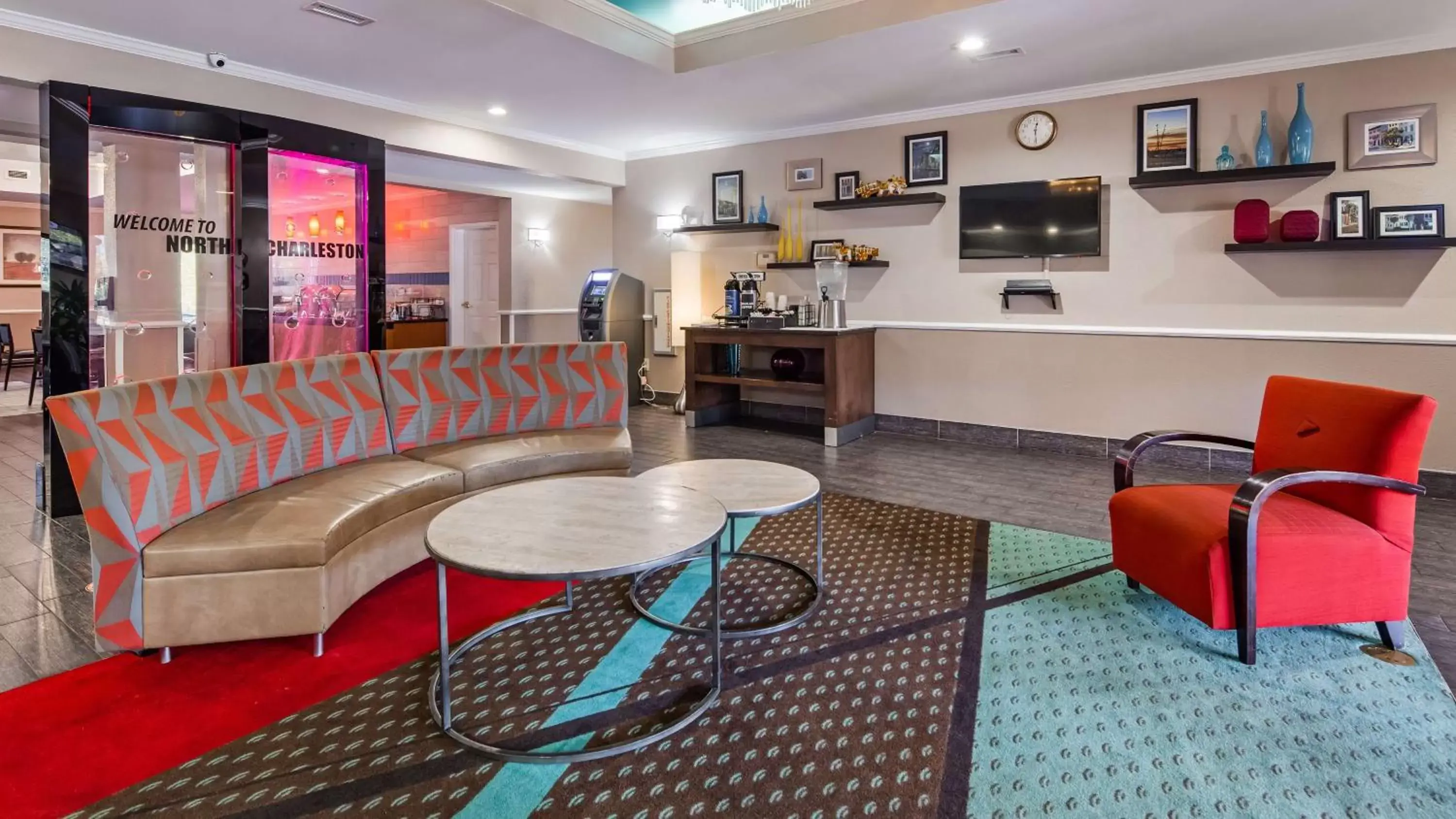 Lobby or reception, Lounge/Bar in Best Western Airport Inn & Suites