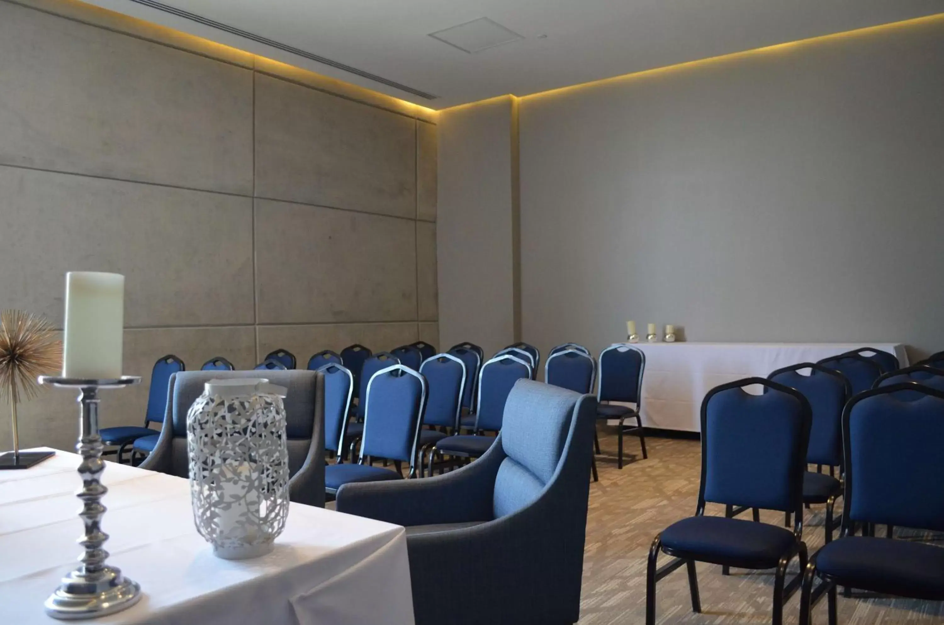 Meeting/conference room in Hampton Inn by Hilton Durango