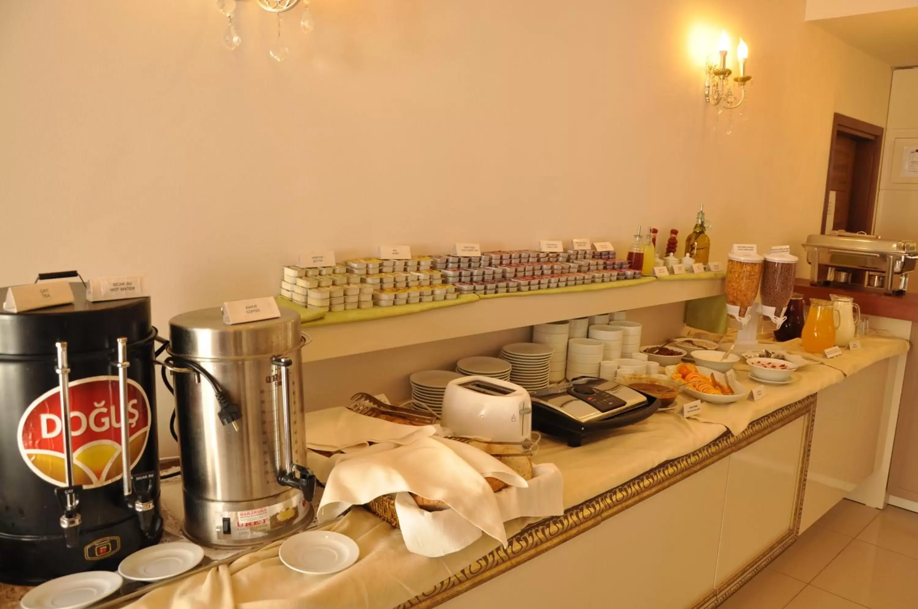 Restaurant/places to eat in Grand Anzac Hotel Restaurant/places to eat in Grand Anzac Hotel