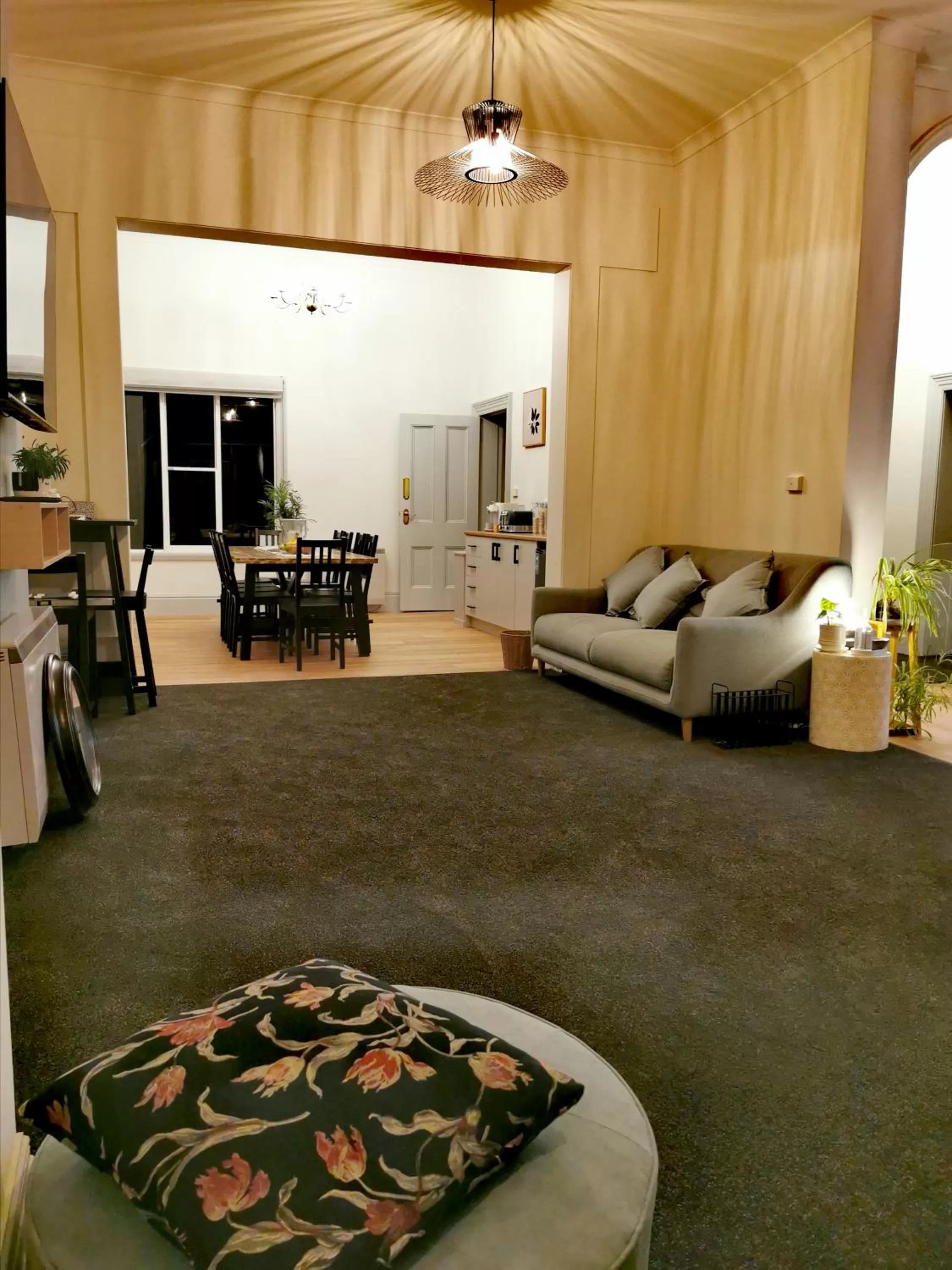 Living room, Seating Area in Refresh109 on Cameron
