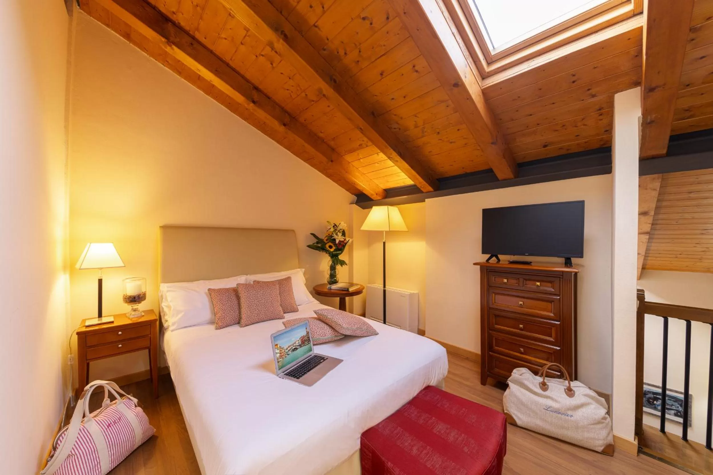 Bed in Hotel Venice Resort Airport