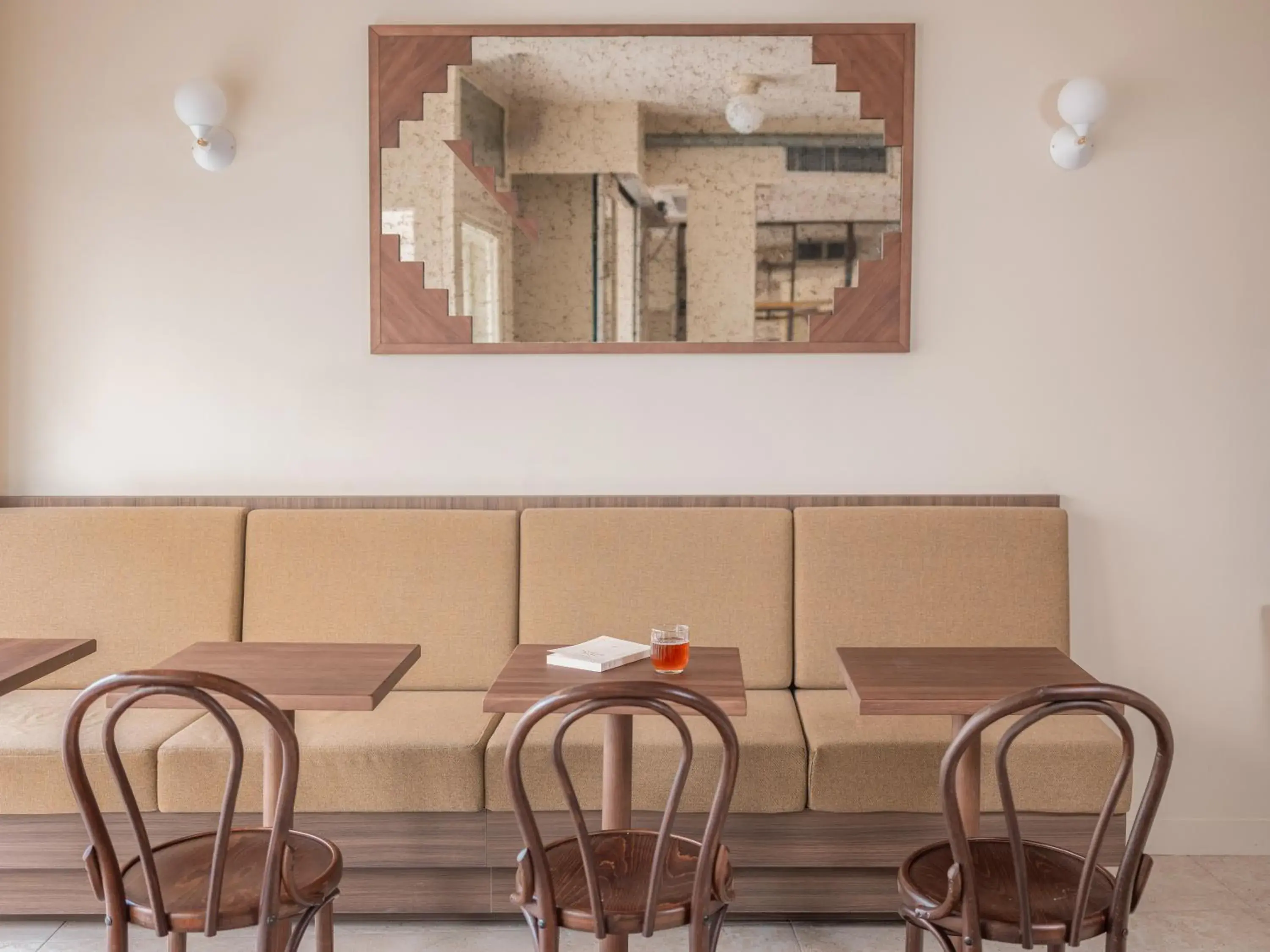 Restaurant/places to eat in Hôtel BASSS Restaurant/places to eat in Hôtel BASSS