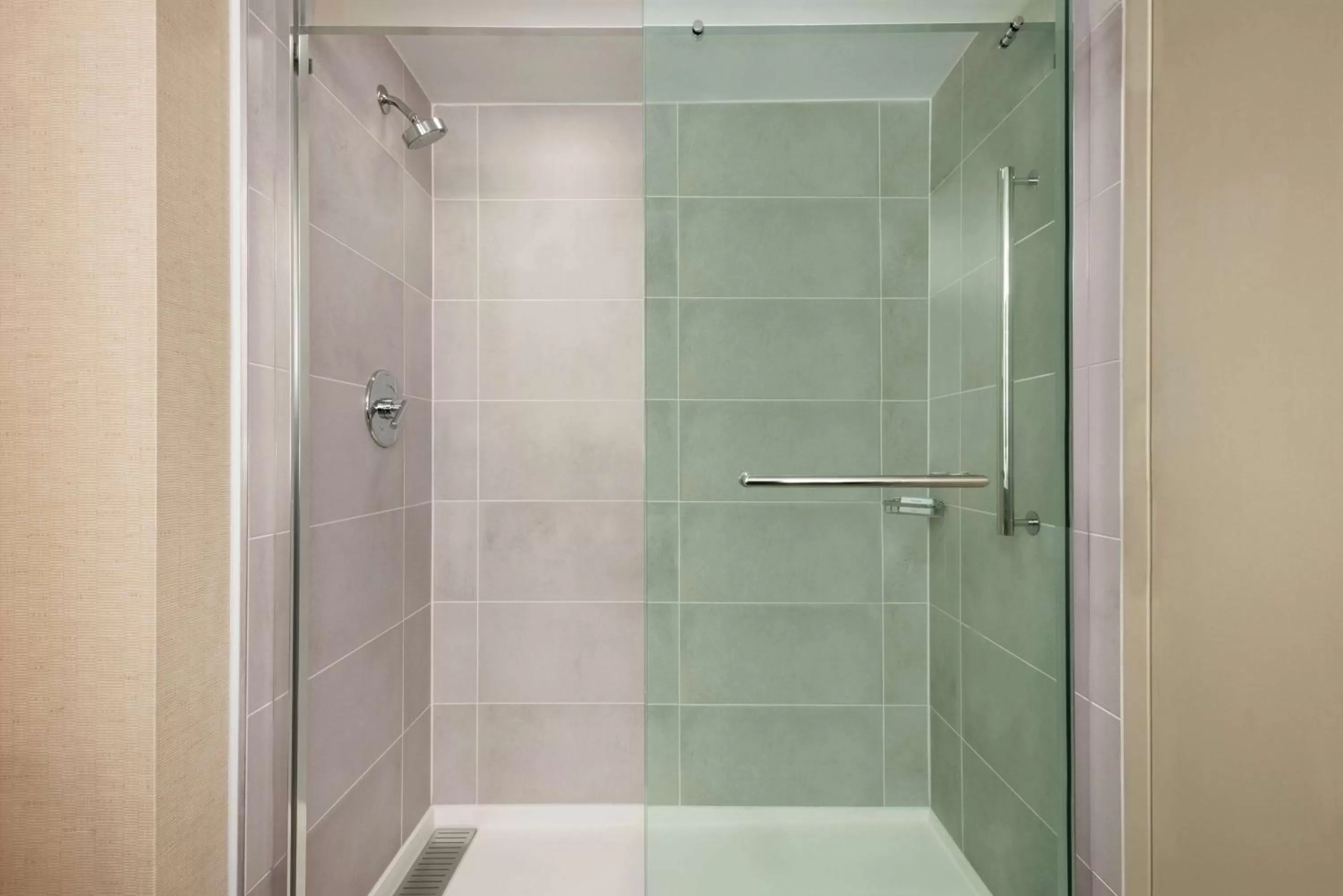 Bathroom in Embassy Suites by Hilton Cleveland Rockside