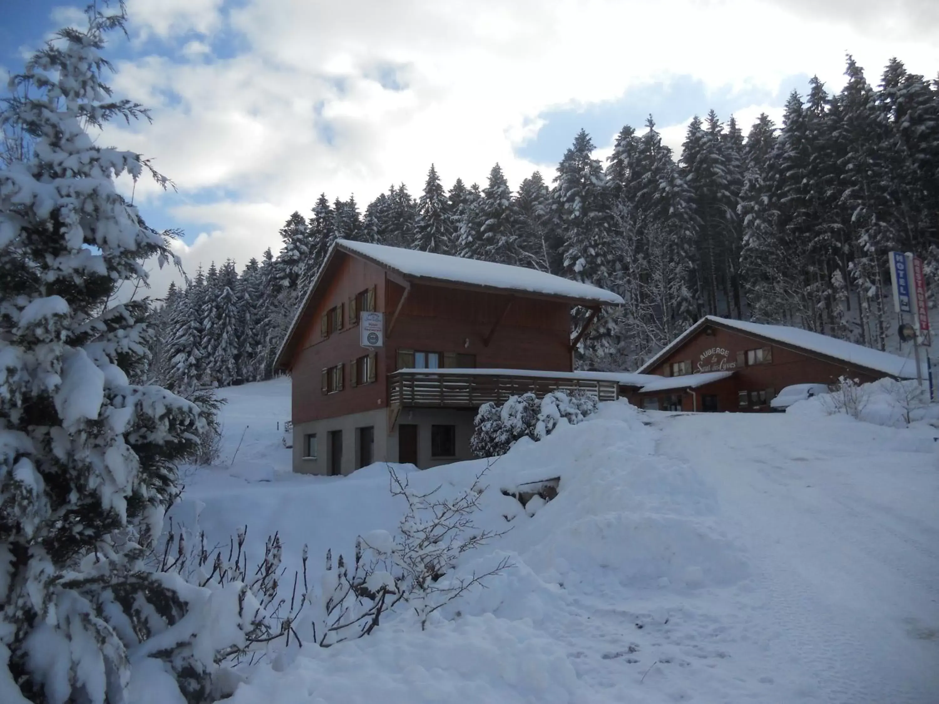 Facade/entrance, Winter in Auberge du Saut des Cuves