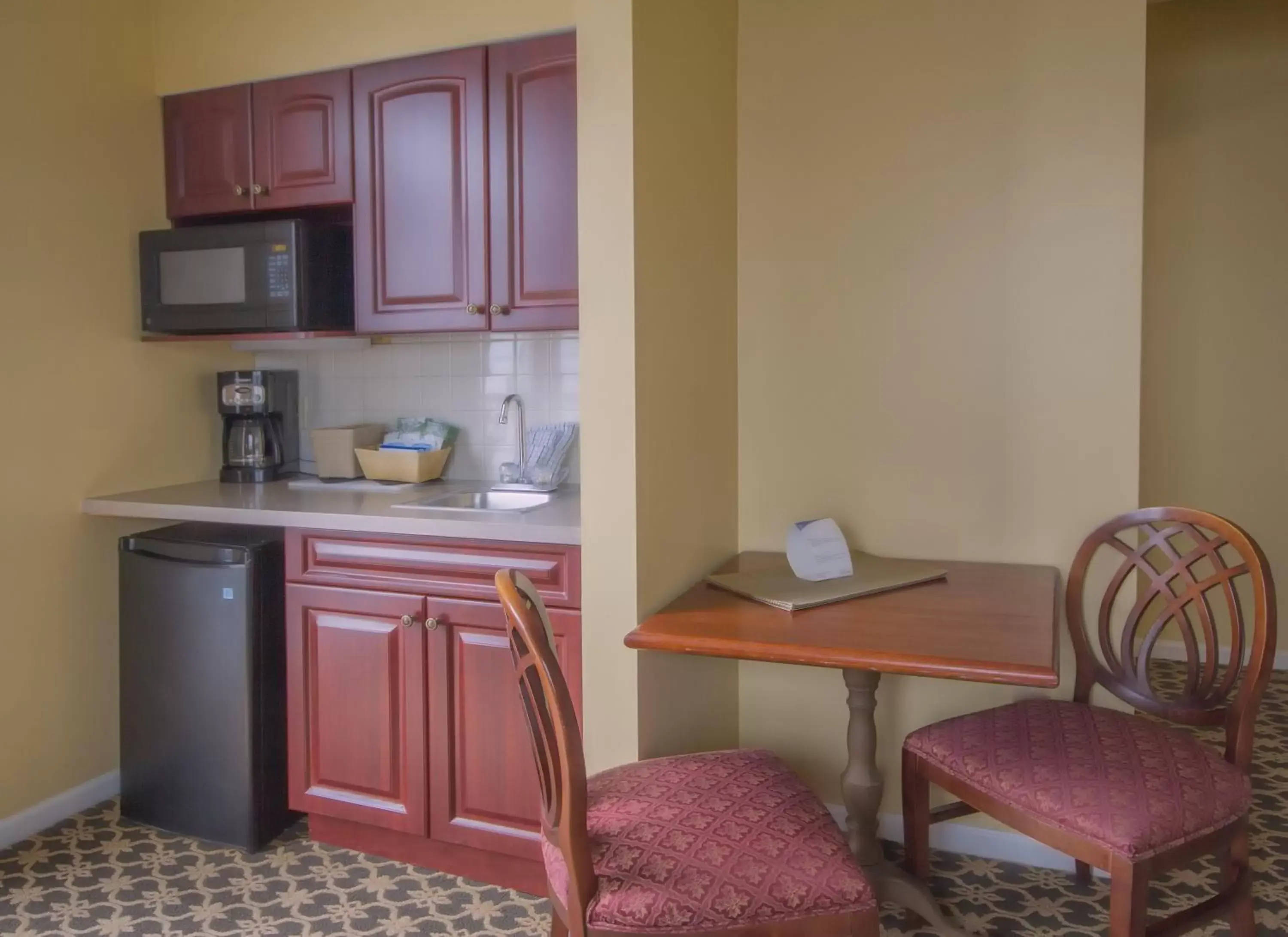 Food and drinks, Kitchen/Kitchenette in Club Wyndham Bay Voyage Inn