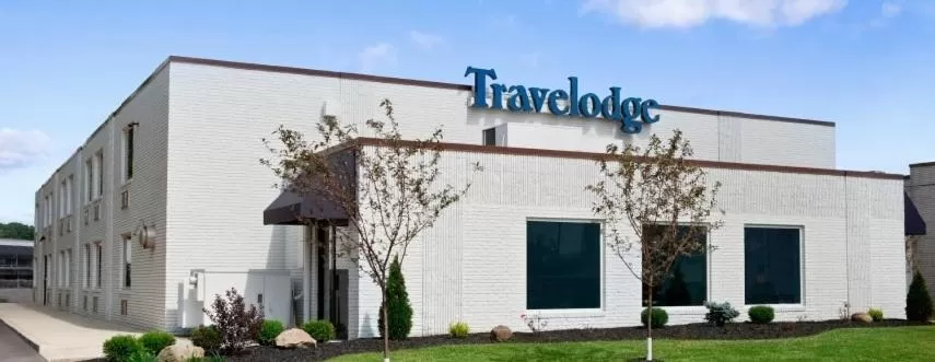 Property building in Travelodge by Wyndham Hubbard OH