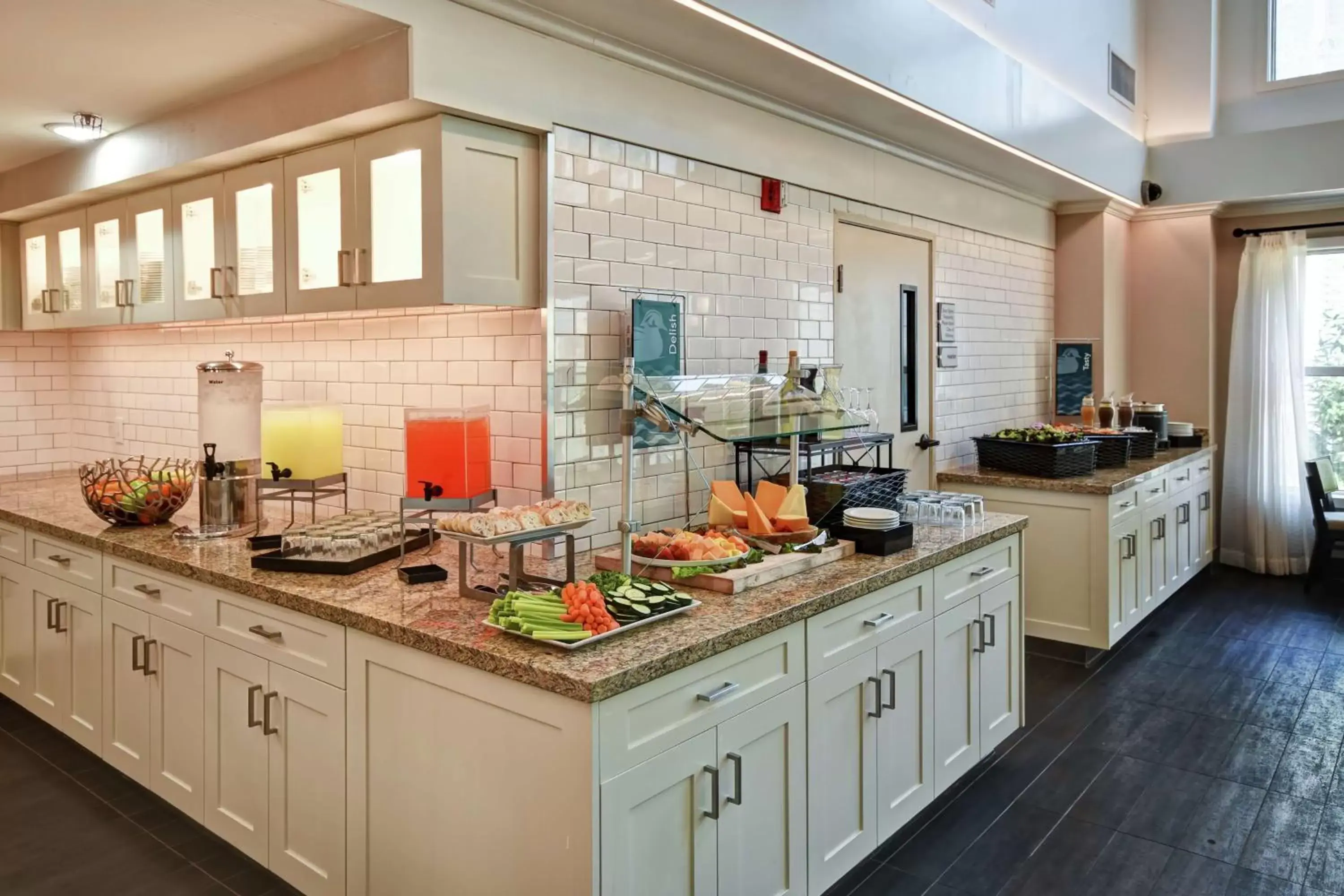 Dining area, Kitchen/Kitchenette in Homewood Suites by Hilton Salt Lake City - Midvale/Sandy