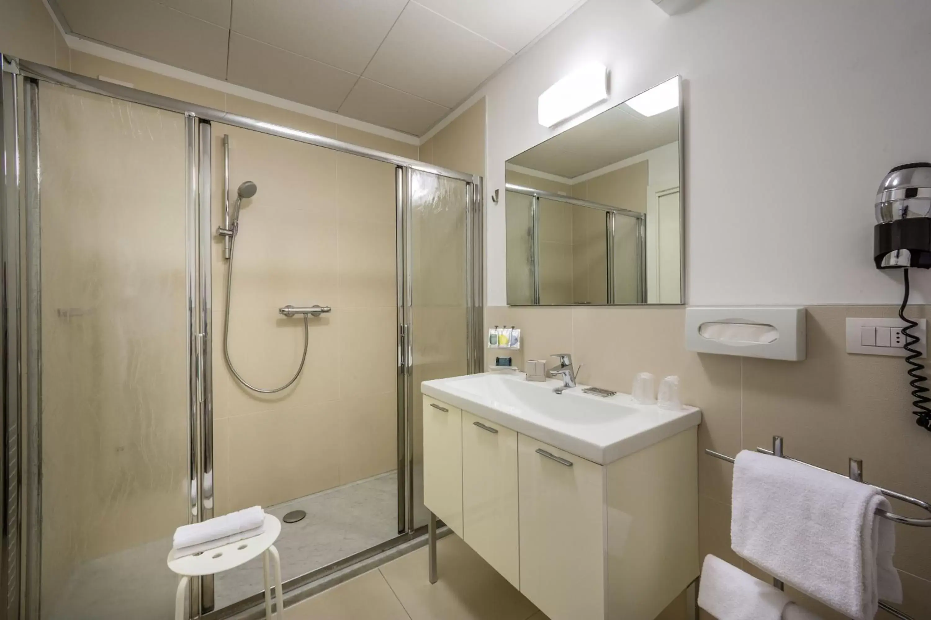 Bathroom in Hotel Forlanini 52